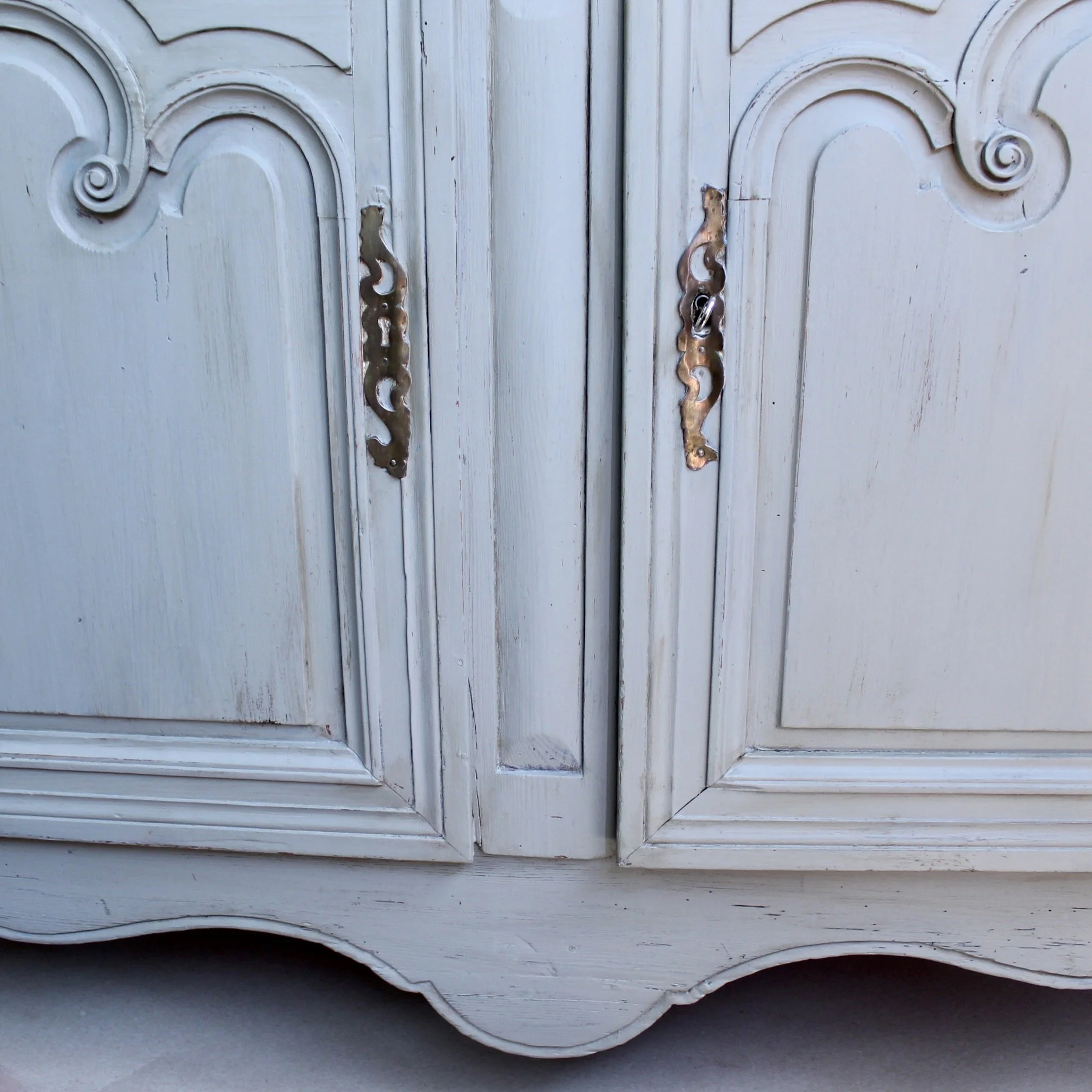 French Gray Painted Glass Front China Cabinet (Buffet à Deux Corps) French Provoncial