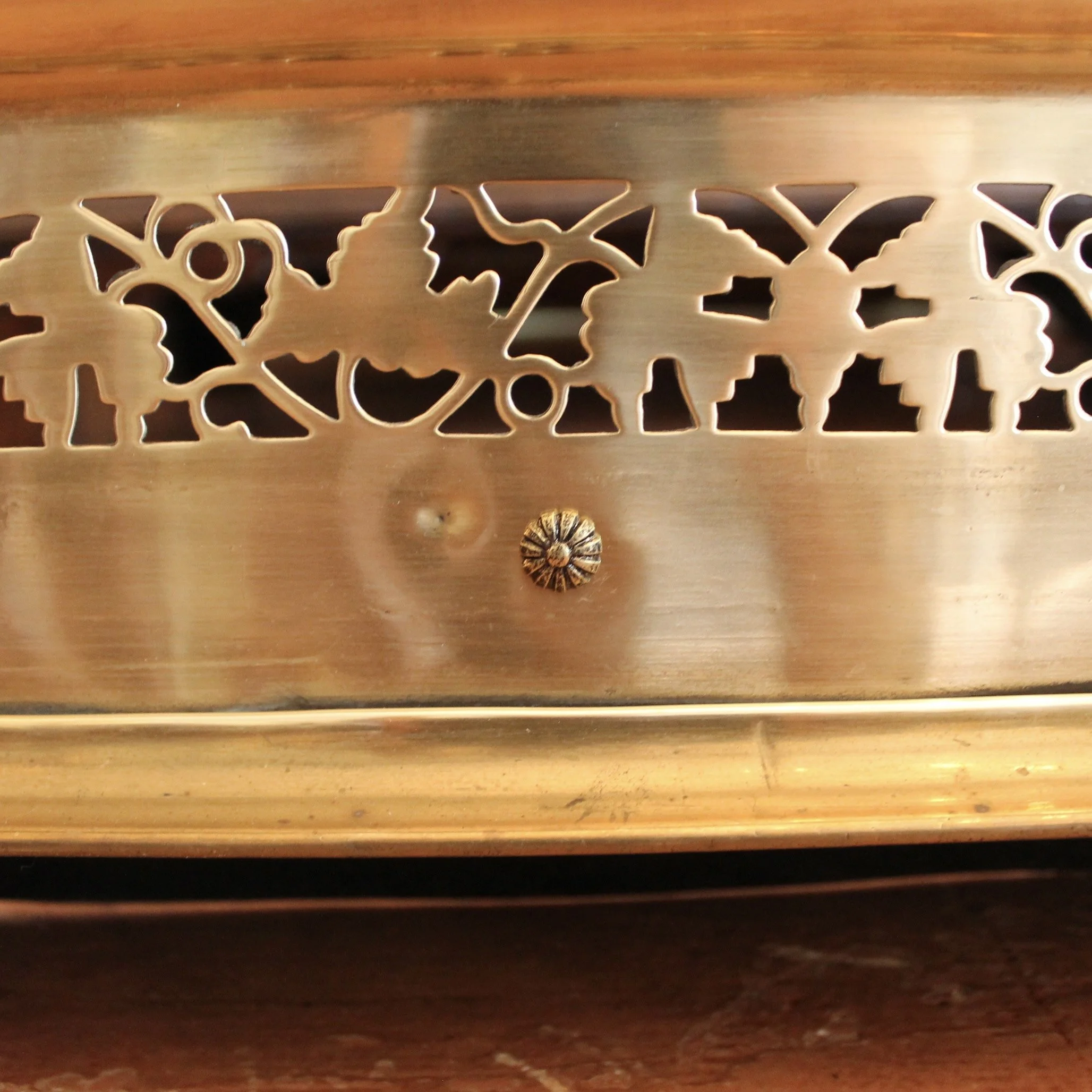 American Brass Fireplace Fender with Leaf Pattern Fretwork