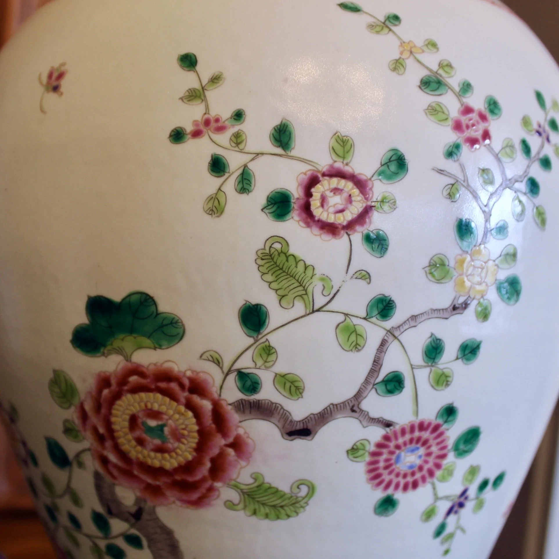 Large Famille Rose Chinese Covered Porcelain Ginger Jar with Garden Decoration