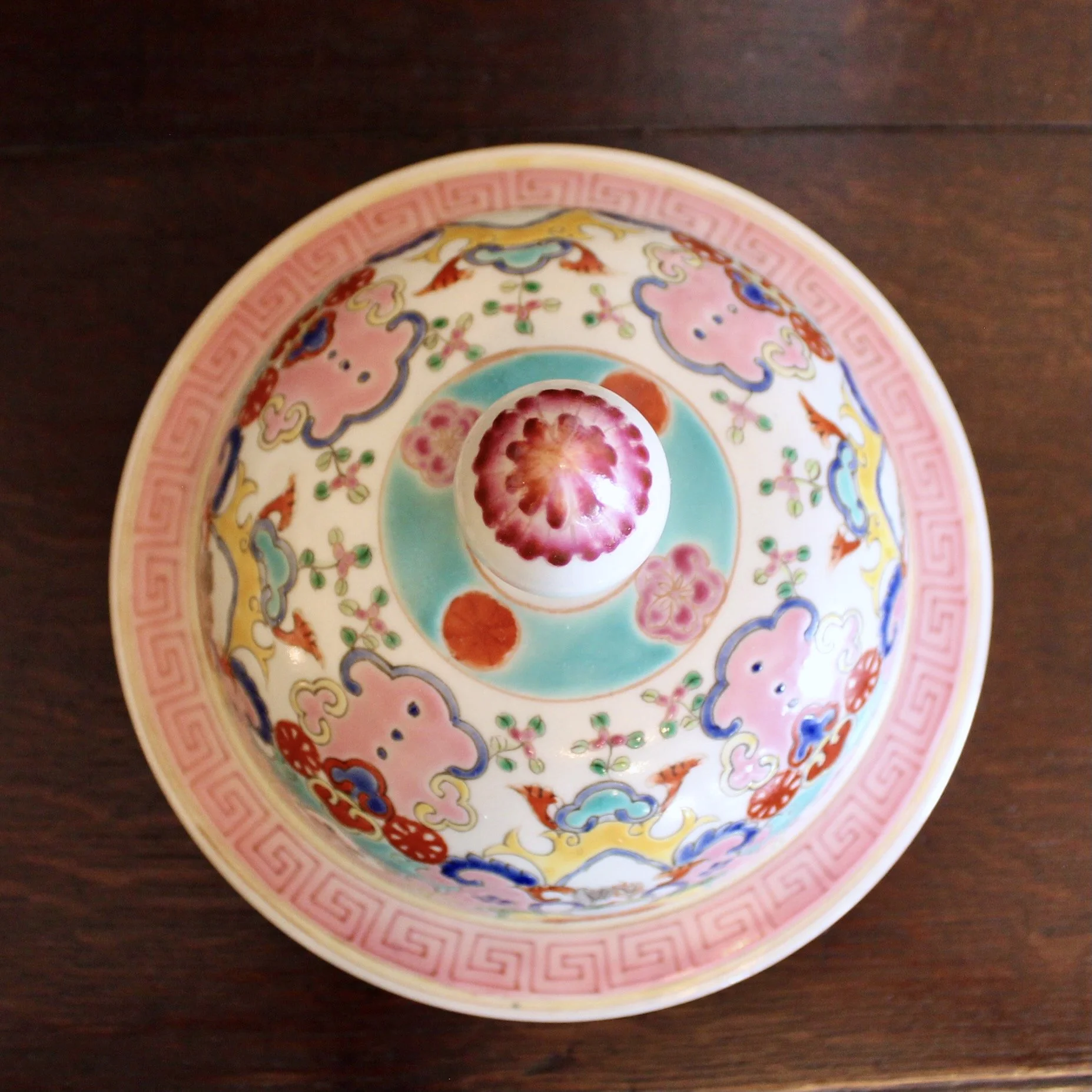 Large Famille Rose Chinese Covered Porcelain Ginger Jar with Garden Decoration