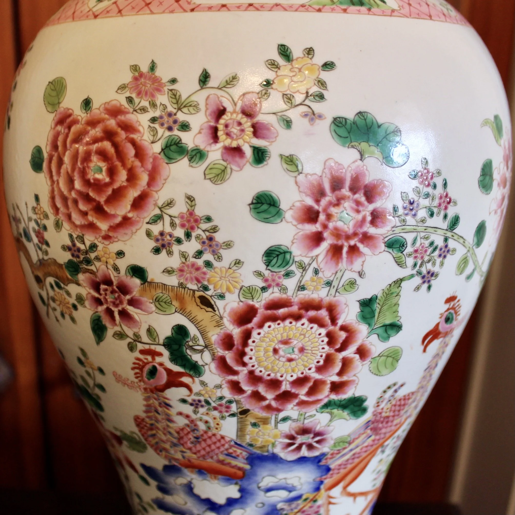 Large Famille Rose Chinese Covered Porcelain Ginger Jar with Garden Decoration