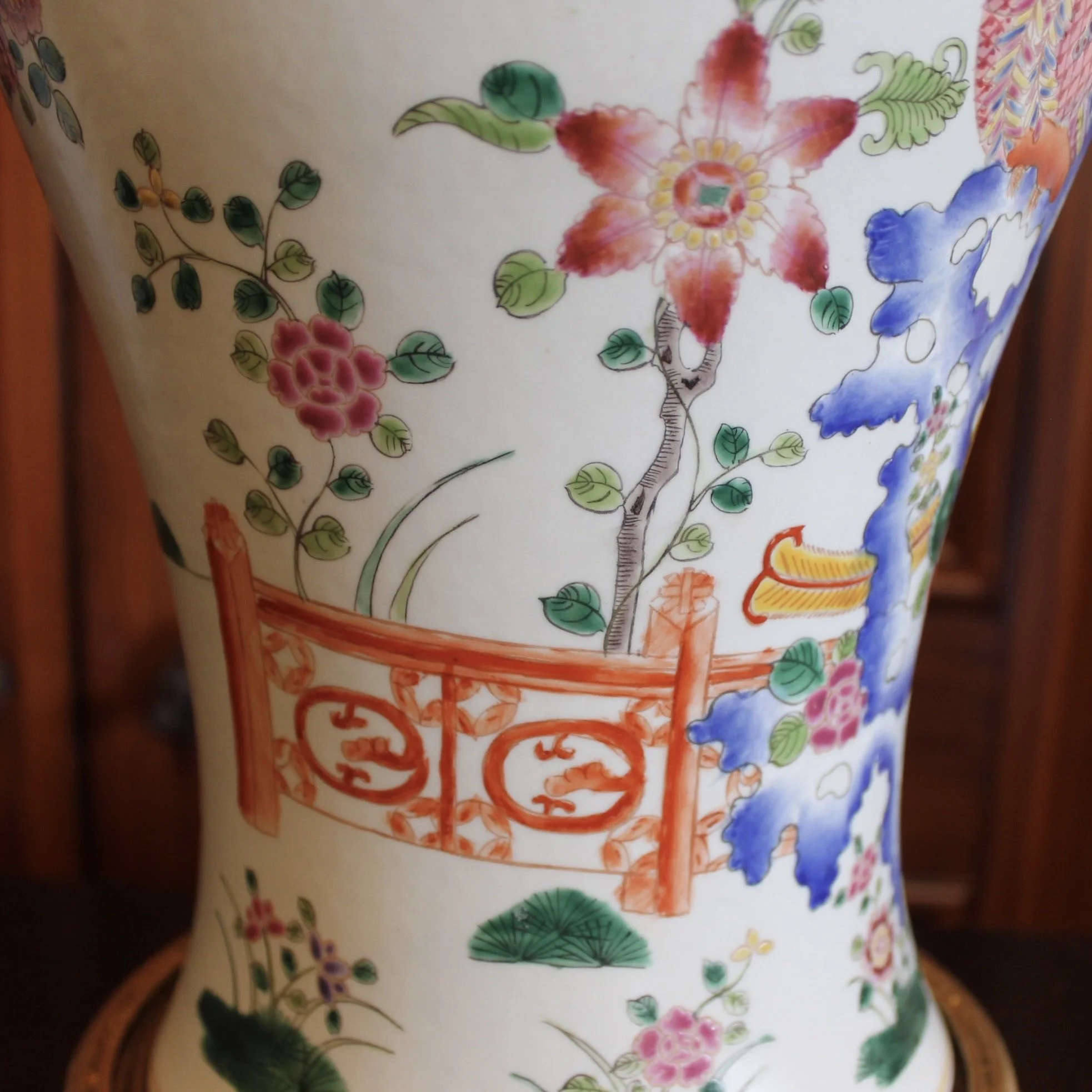 Large Famille Rose Chinese Covered Porcelain Ginger Jar with Garden Decoration