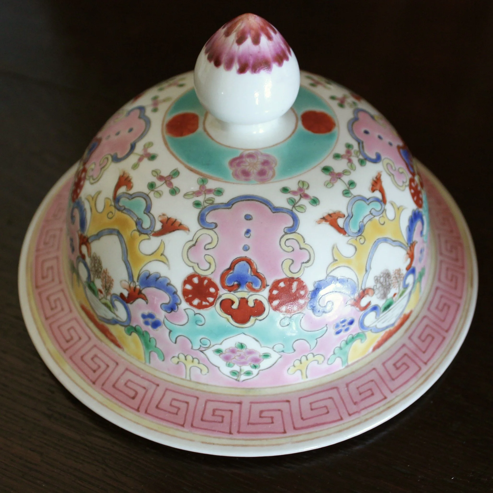 Large Famille Rose Chinese Covered Porcelain Ginger Jar with Garden Decoration