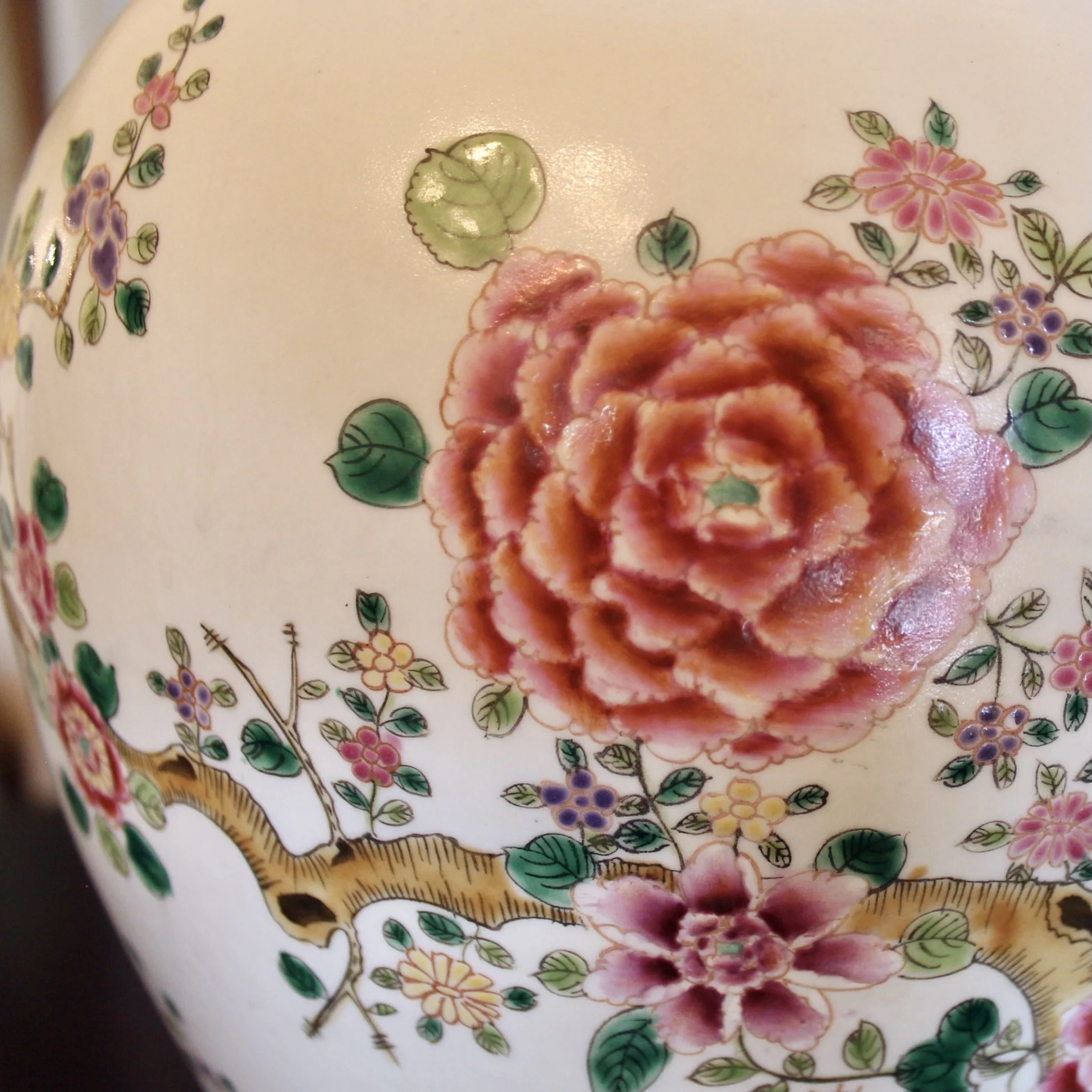 Large Famille Rose Chinese Covered Porcelain Ginger Jar with Garden Decoration