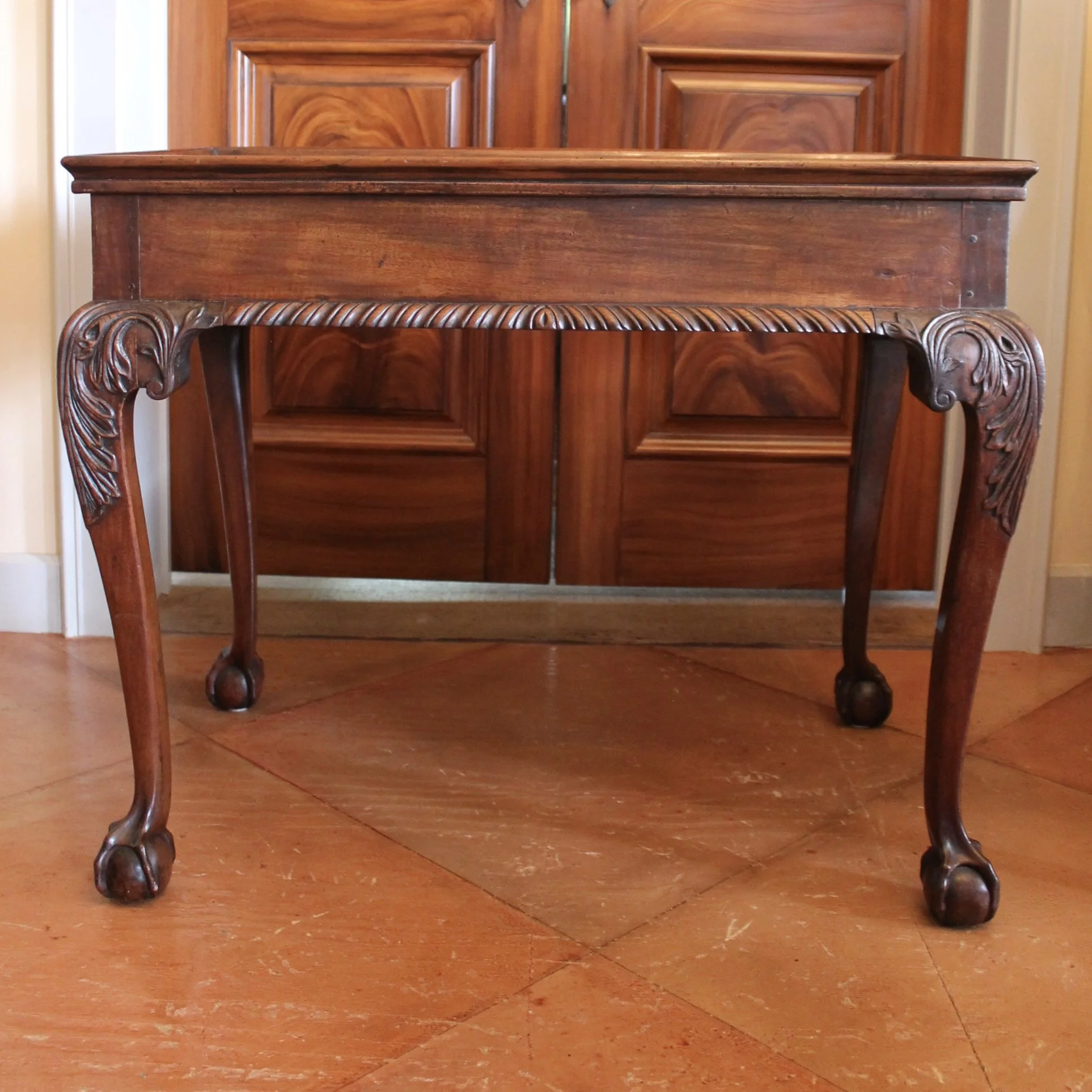 American Chippendale Mahogany Rectangular Tray Top Tea Table With Carved Cabriole Legs, 18th Century