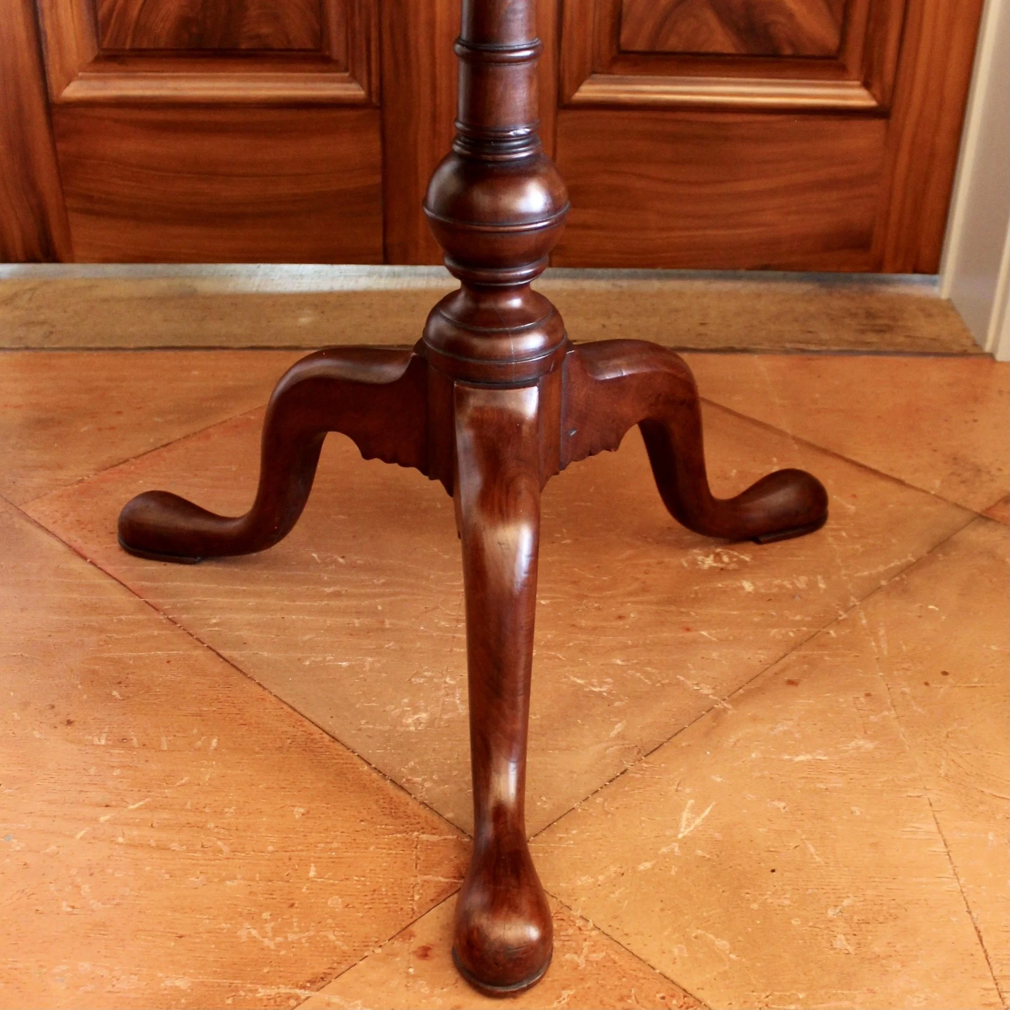Large American Pennsylvania Cherry Dish Top Tilt Top Table with Pad Feet, 18th Century