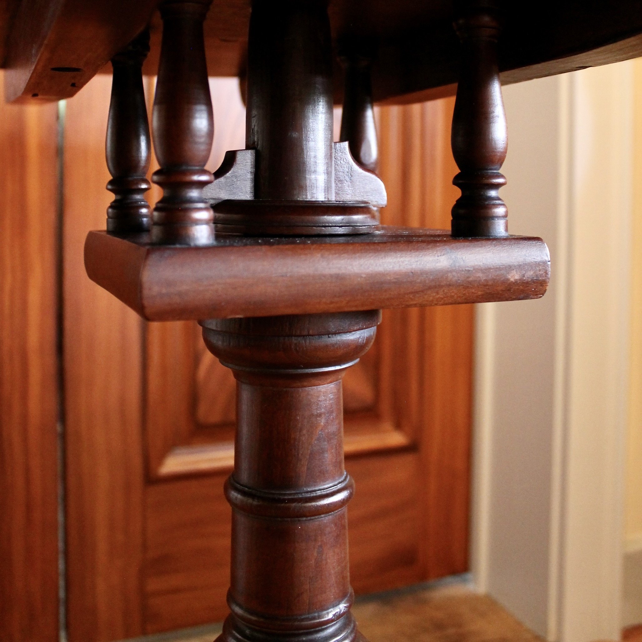 Large American Pennsylvania Cherry Dish Top Tilt Top Table with Pad Feet, 18th Century