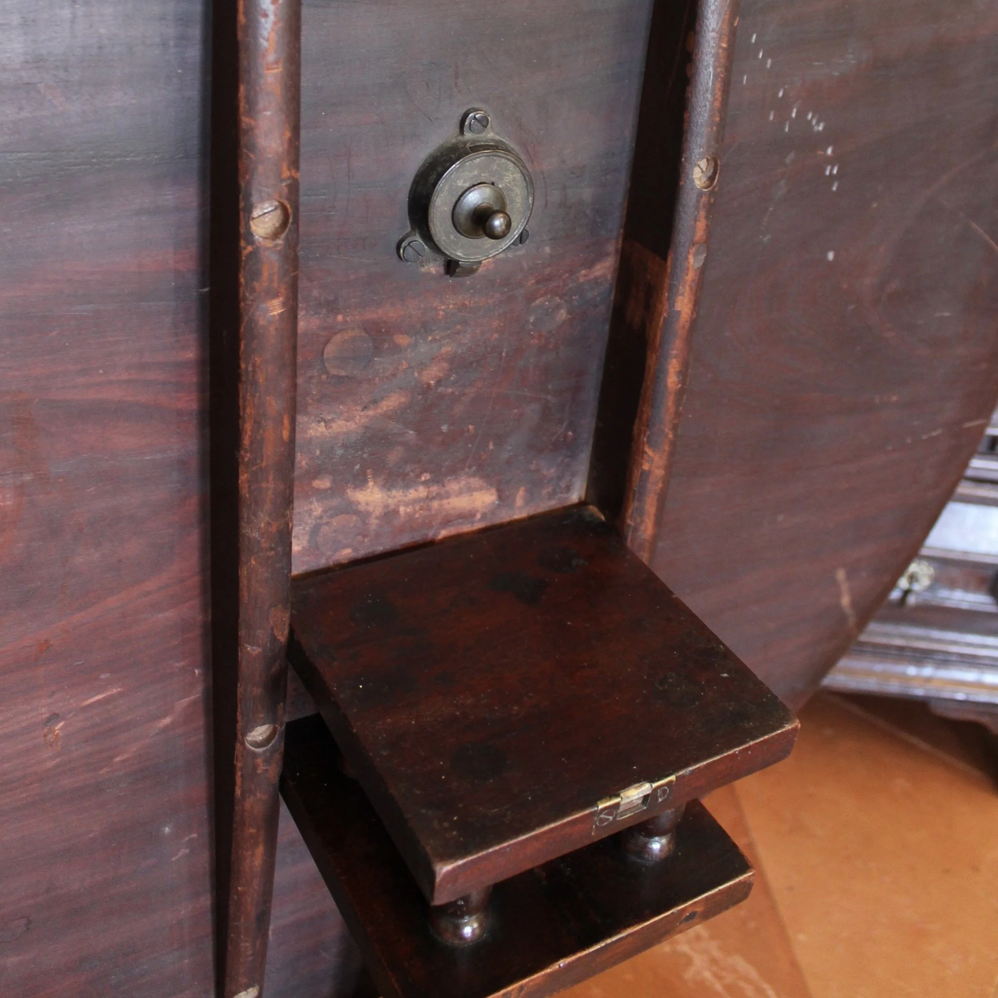 American Mahogany Tilt Top Table with Acanthus and Rosette Carved Pedestal, 18th Century