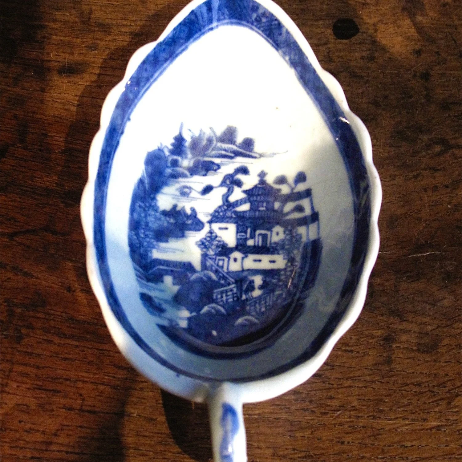 Chinese Export Nanking Porcelain Sauceboat and Undertray