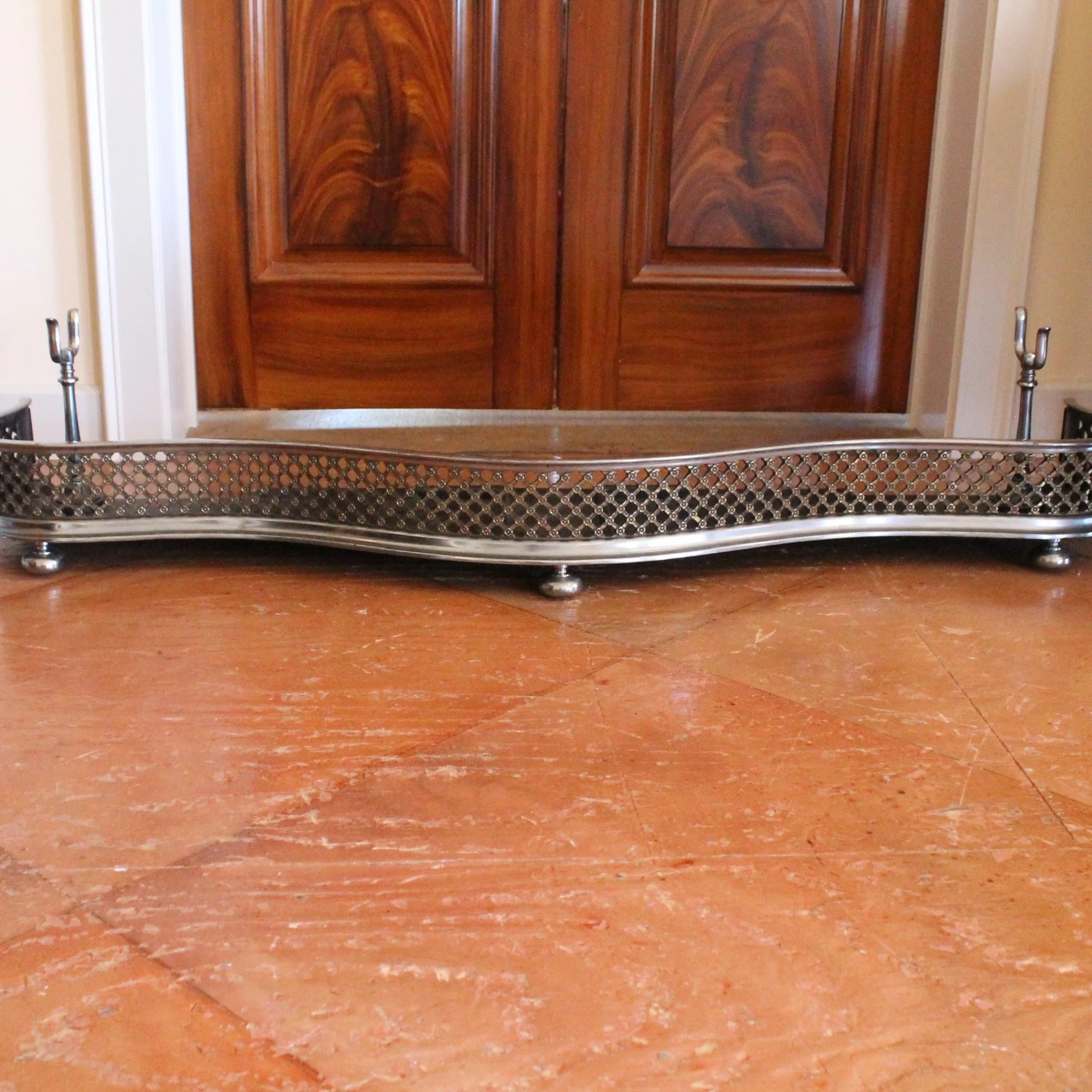 Antique-English-Polished-Steel-and-Brass-Fretwork-Fender (2)