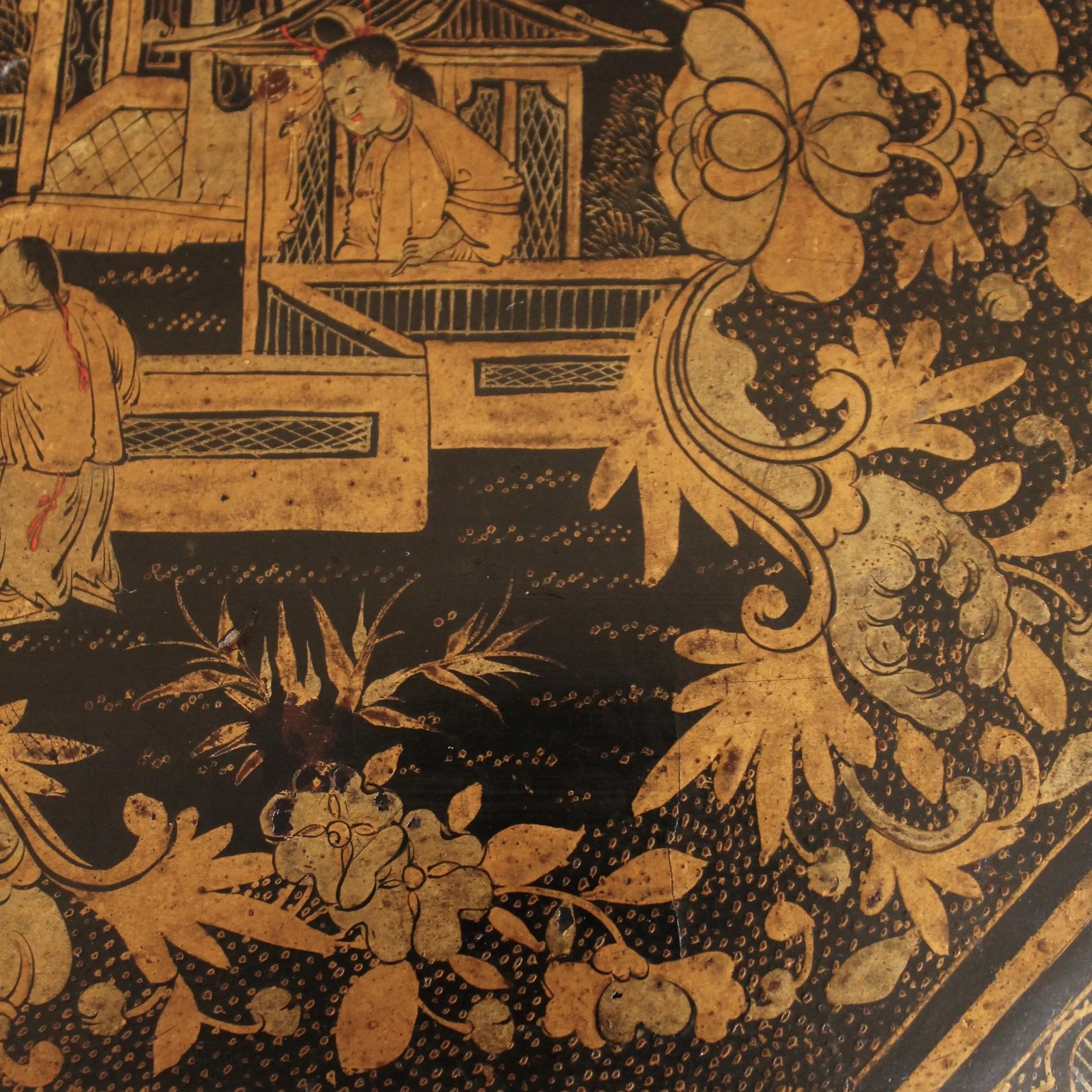 Chinese Export Gilt and Black Lacquer Box