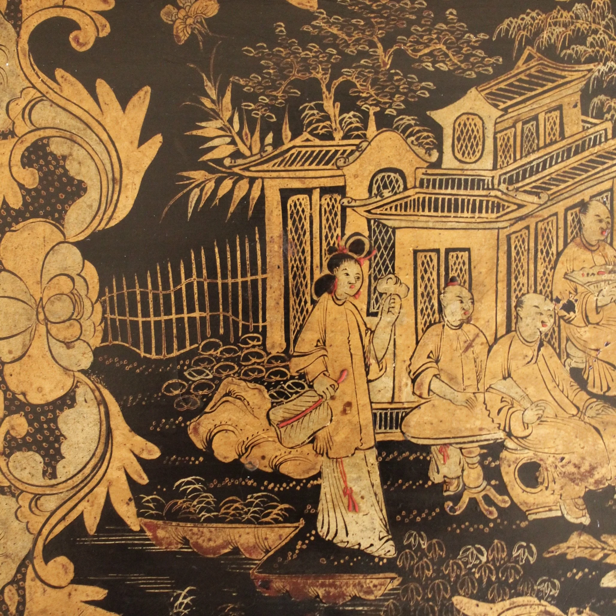 Chinese Export Gilt and Black Lacquer Box