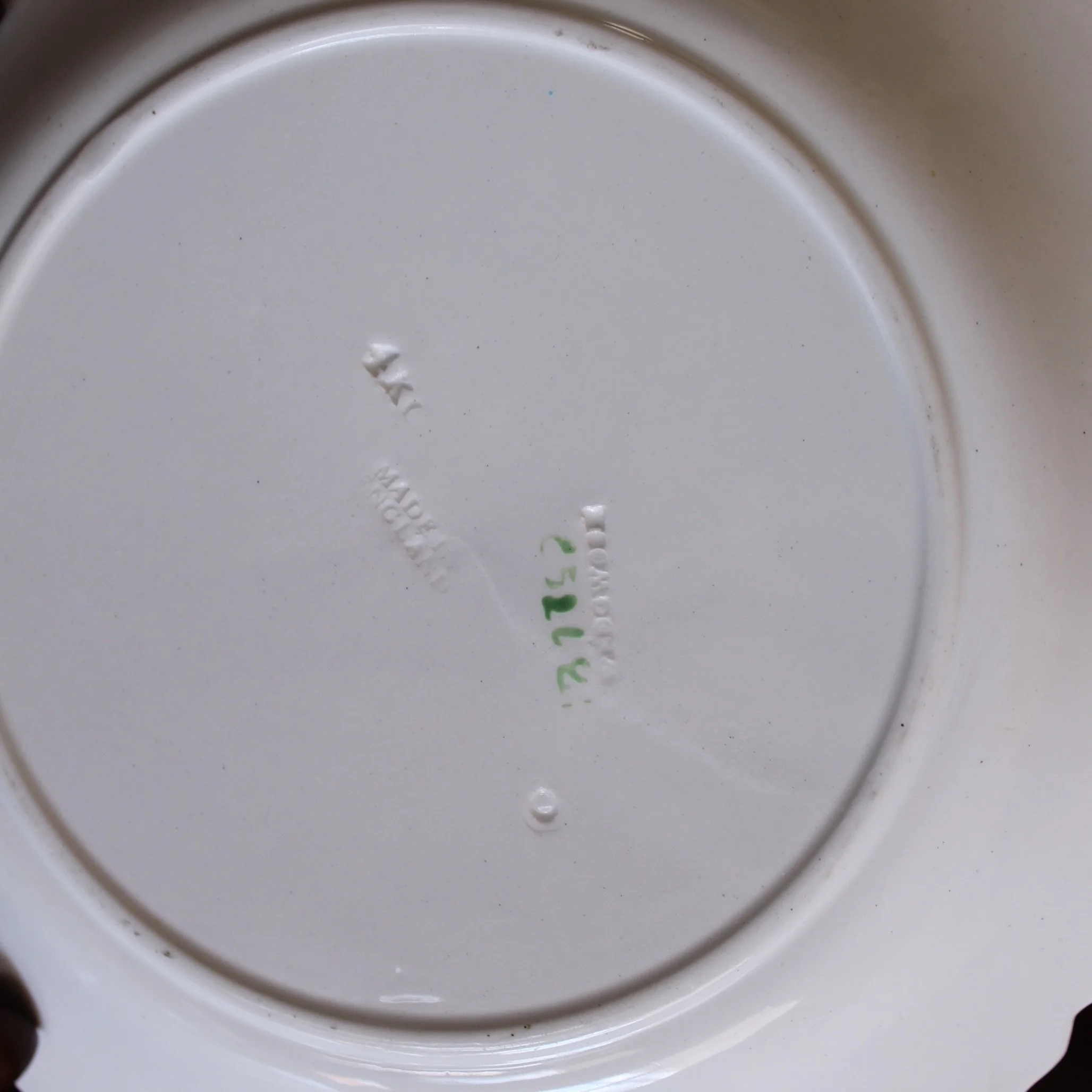 Rare Set of 12 Wedgwood White Majolica Geranium Leaf Dessert Plates