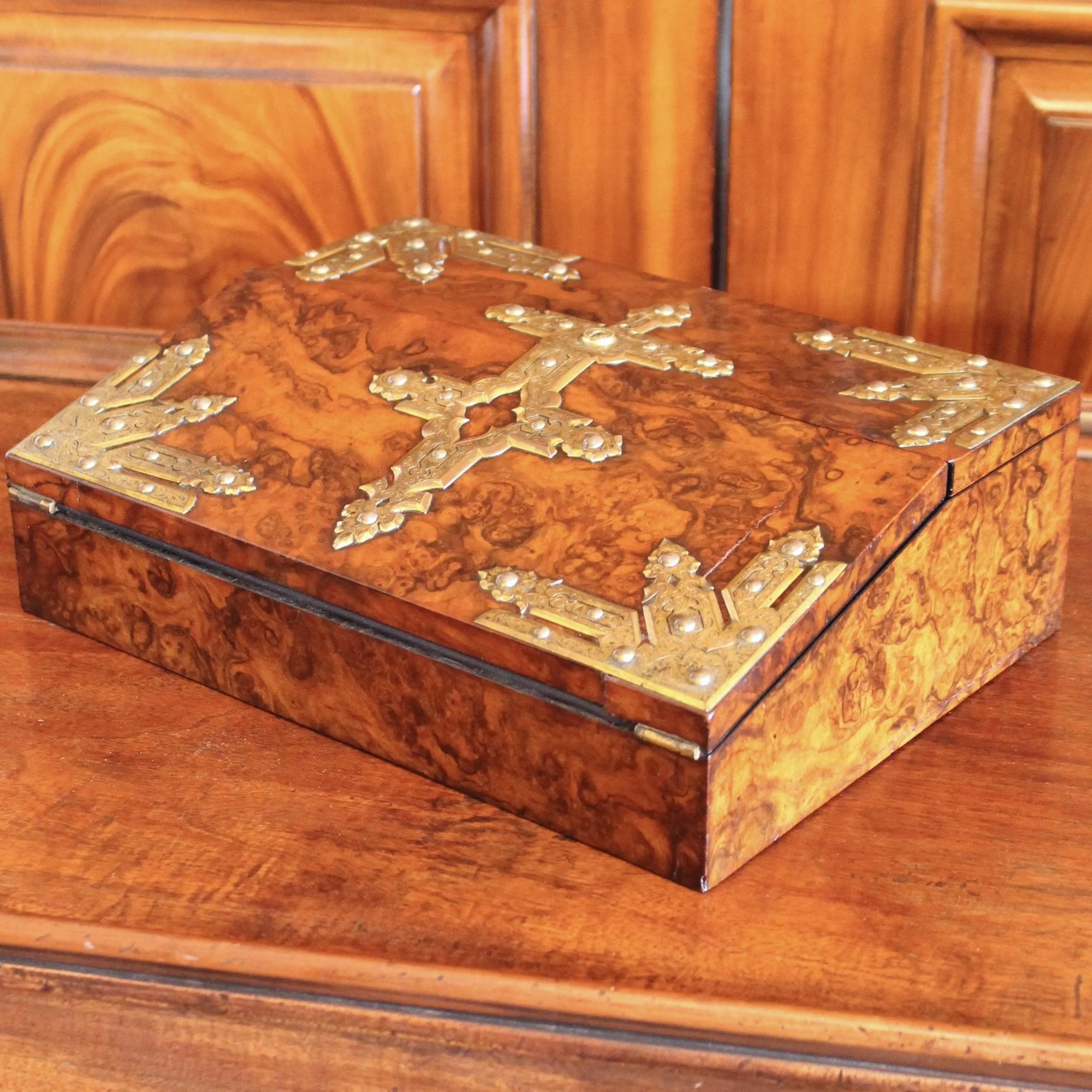 Burl Wood Writing Box, George Betjemann and Sons