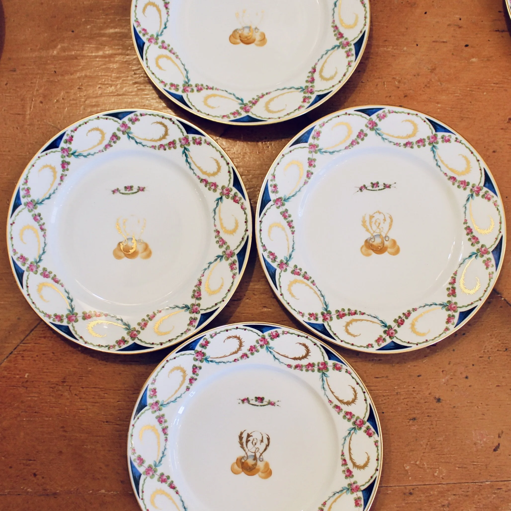 Chinese Export Style Porcelain Dessert Plates