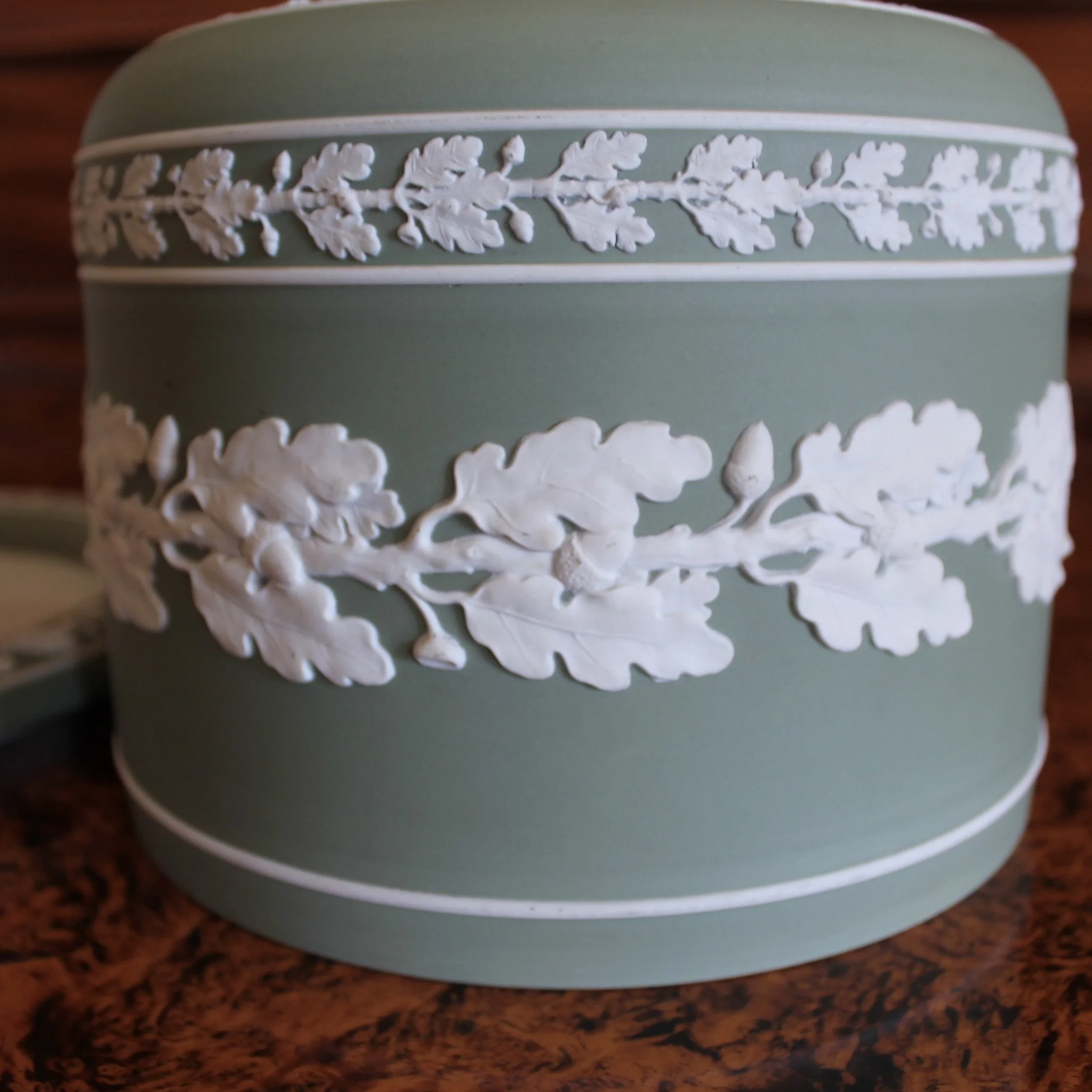 Wedgwood Green and White Cheese Dome with Oak Leaves