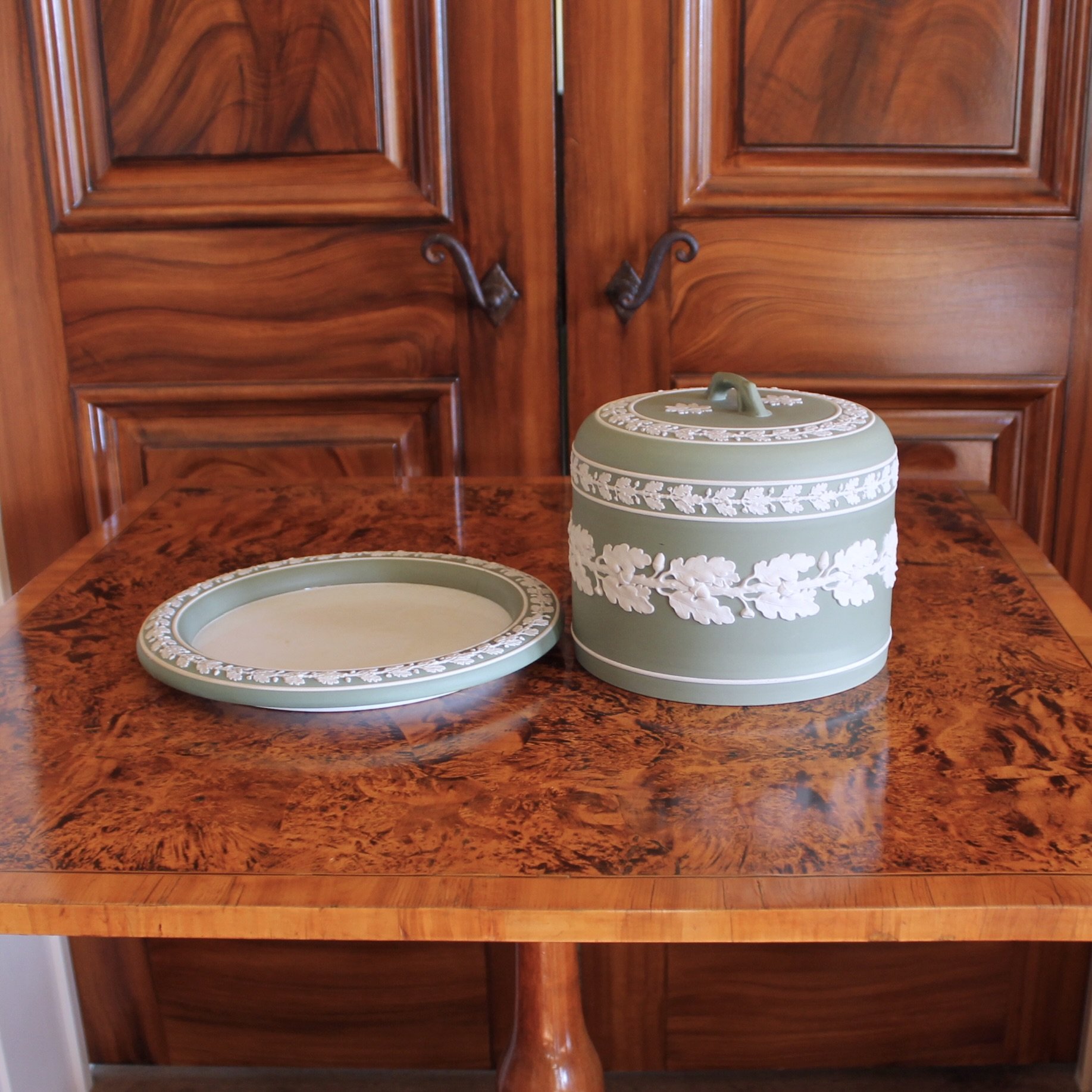 Wedgwood Green and White Cheese Dome with Oak Leaves