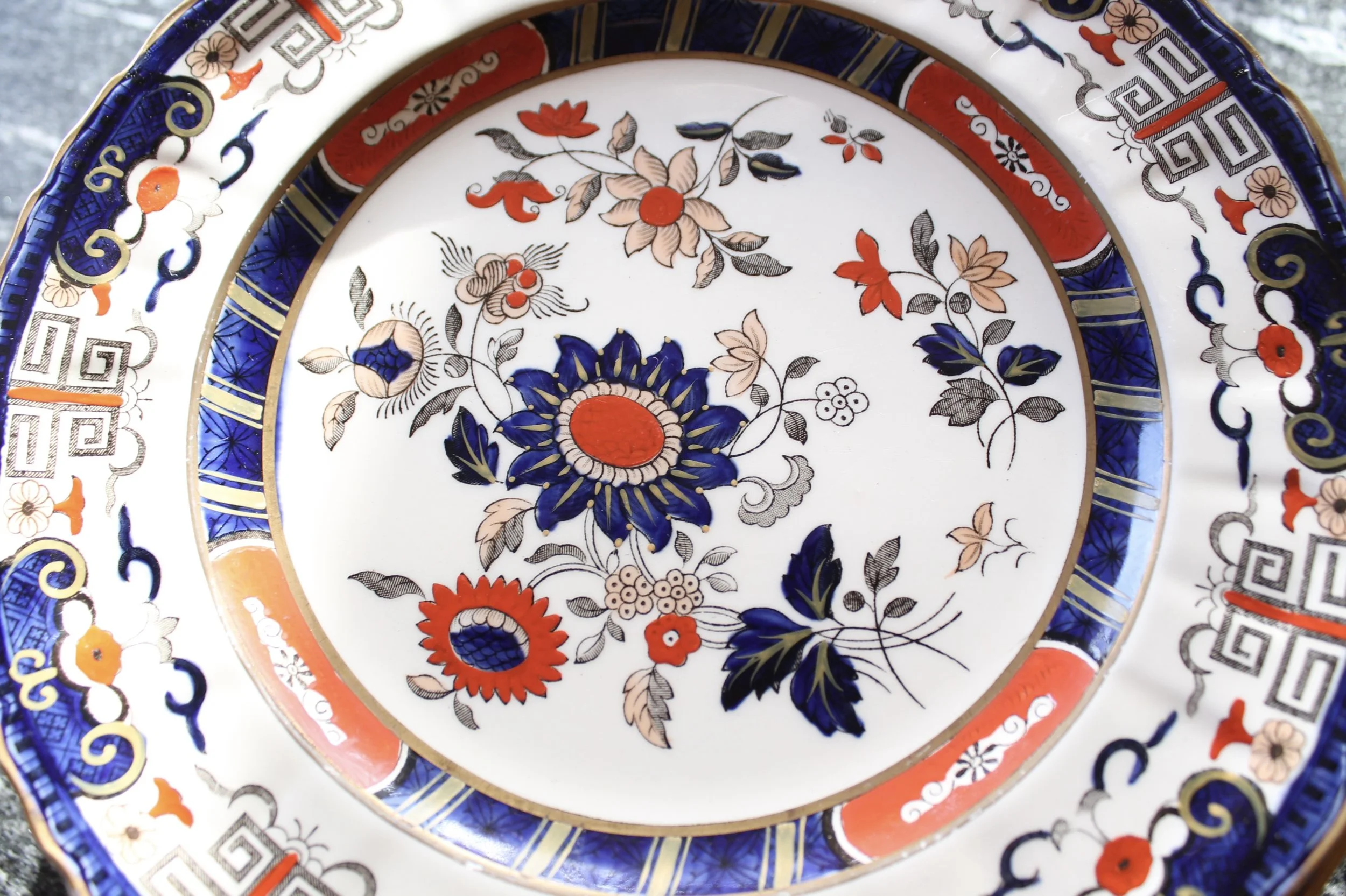 Set of Antique Imari Mason’s Ironstone Dinnerware, 61 PiecesSet of Antique Imari Mason’s Ironstone Dinnerware, 61 Pieces