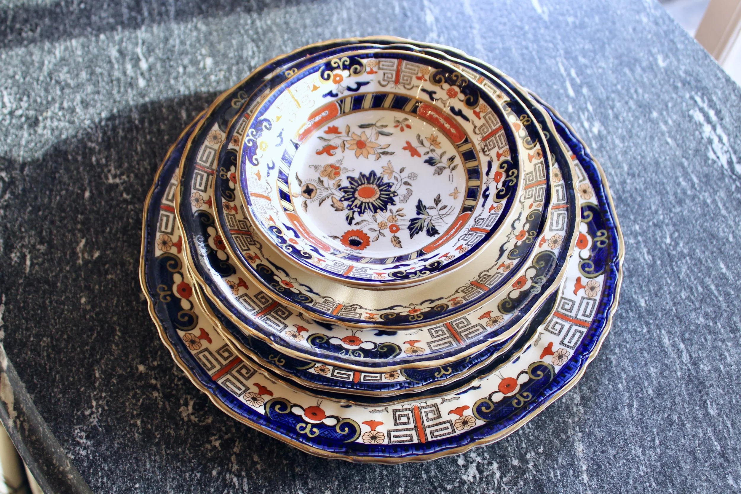 Set of Antique Imari Mason’s Ironstone Dinnerware, 61 Pieces