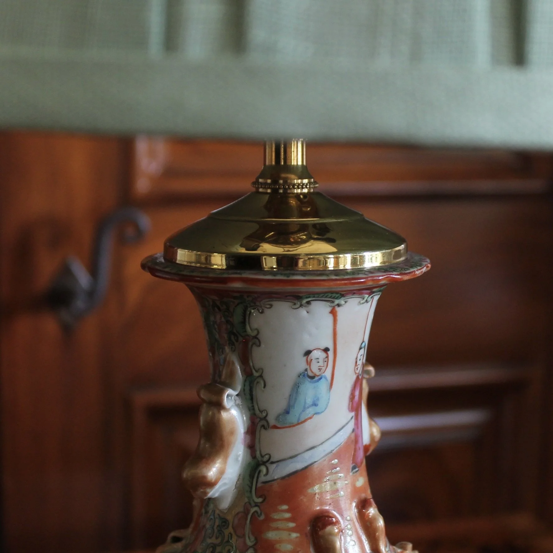 antique Rose Medallion Lamp