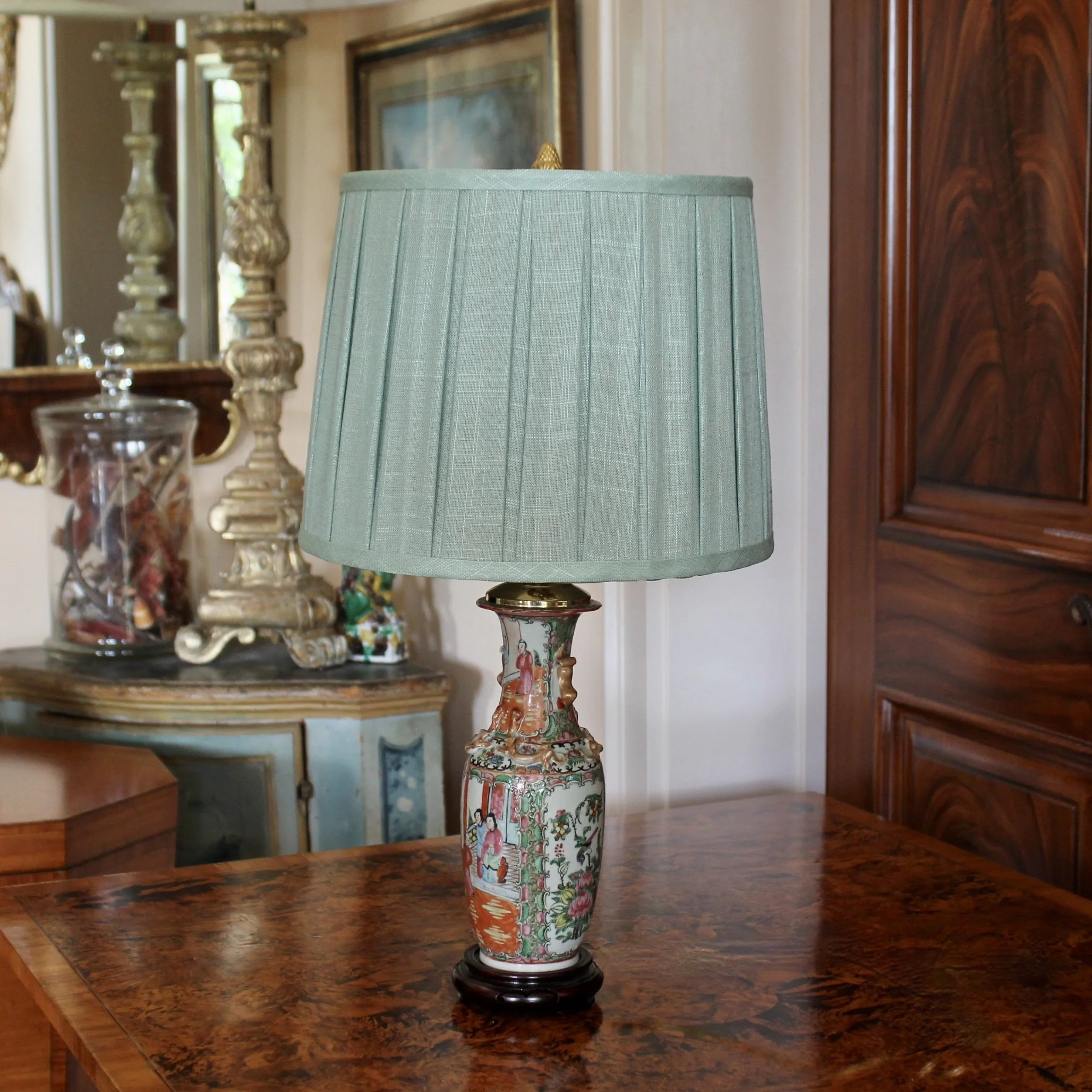 antique Rose Medallion Lamp