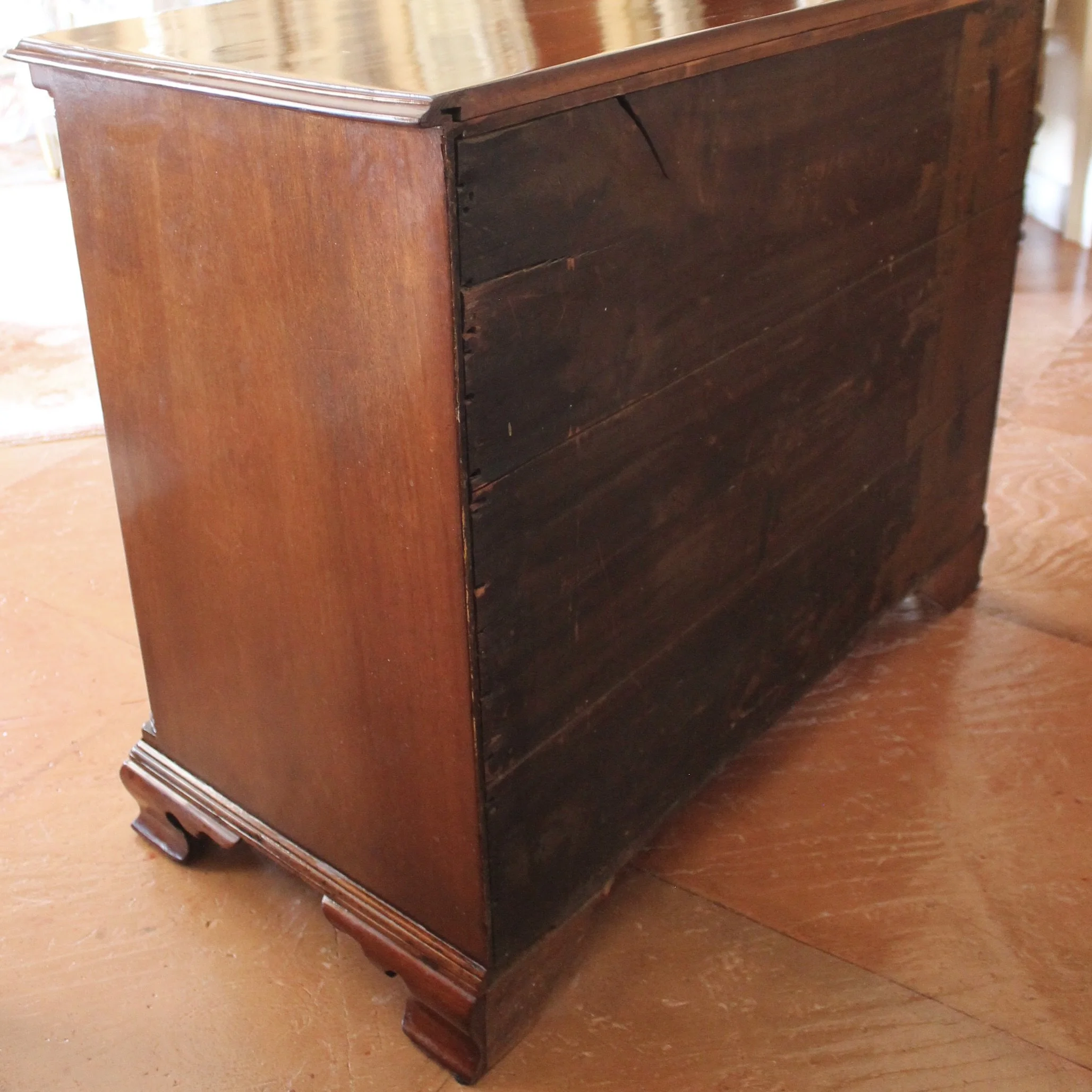 Philadelphia Chippendale Figured Mahogany Chest of Drawers