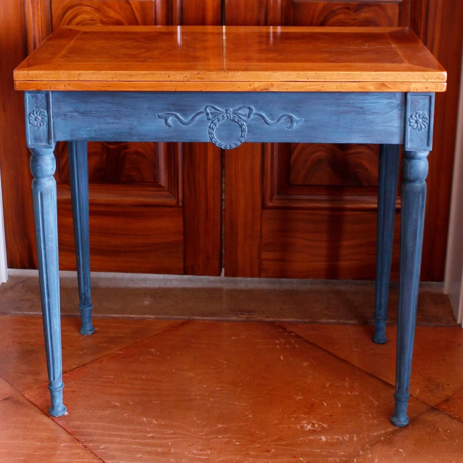 italian-mid-century-neoclassical-style-small-console-table-game-table-Card-table (3).jpeg