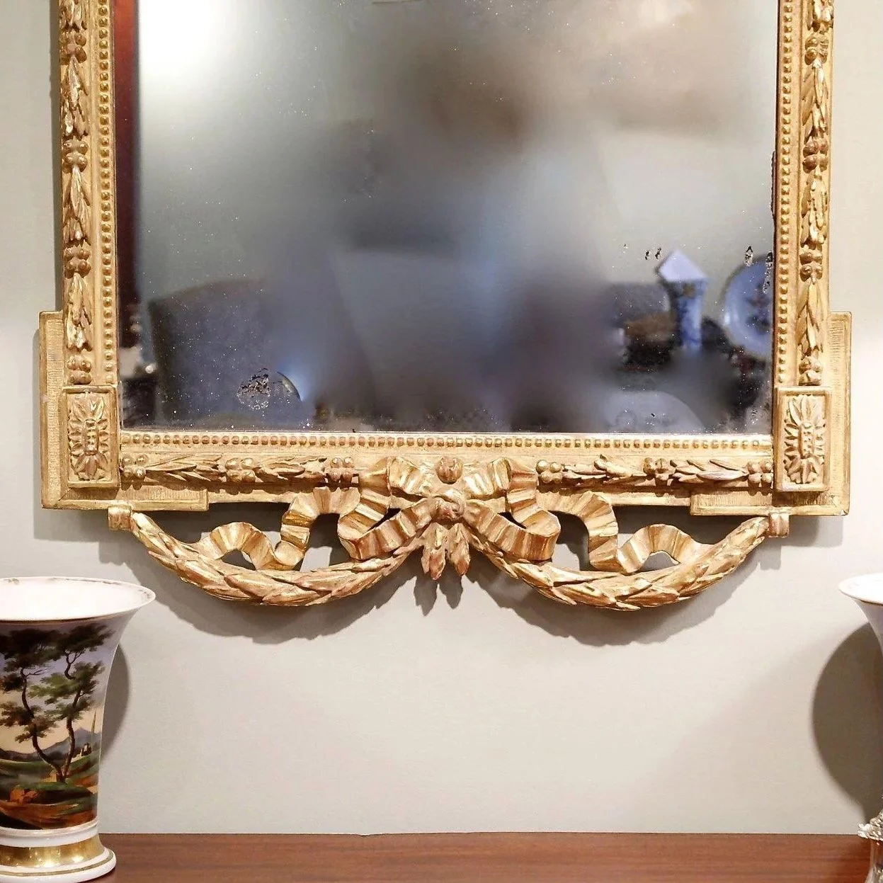 Tall-Italian-Neoclassical-Period-Gilt-Wood-Mirror-With-Urn-Crest (8)-bottom