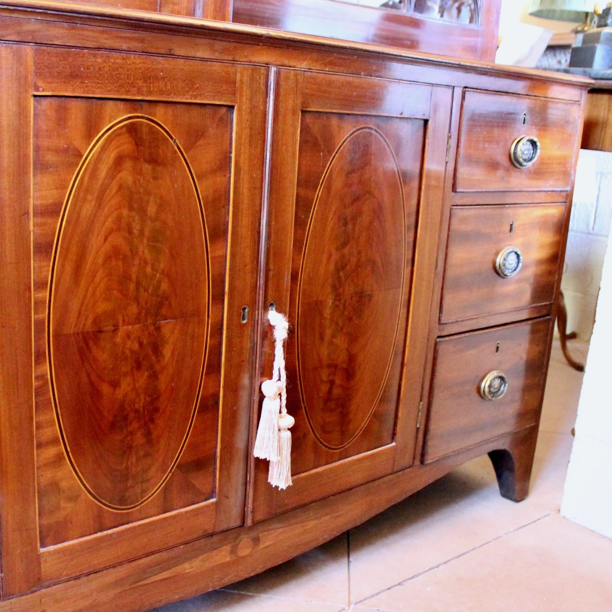 antique-Georgian-Figured-Mahogany-Glass-Front-Bookcase (10)-doors