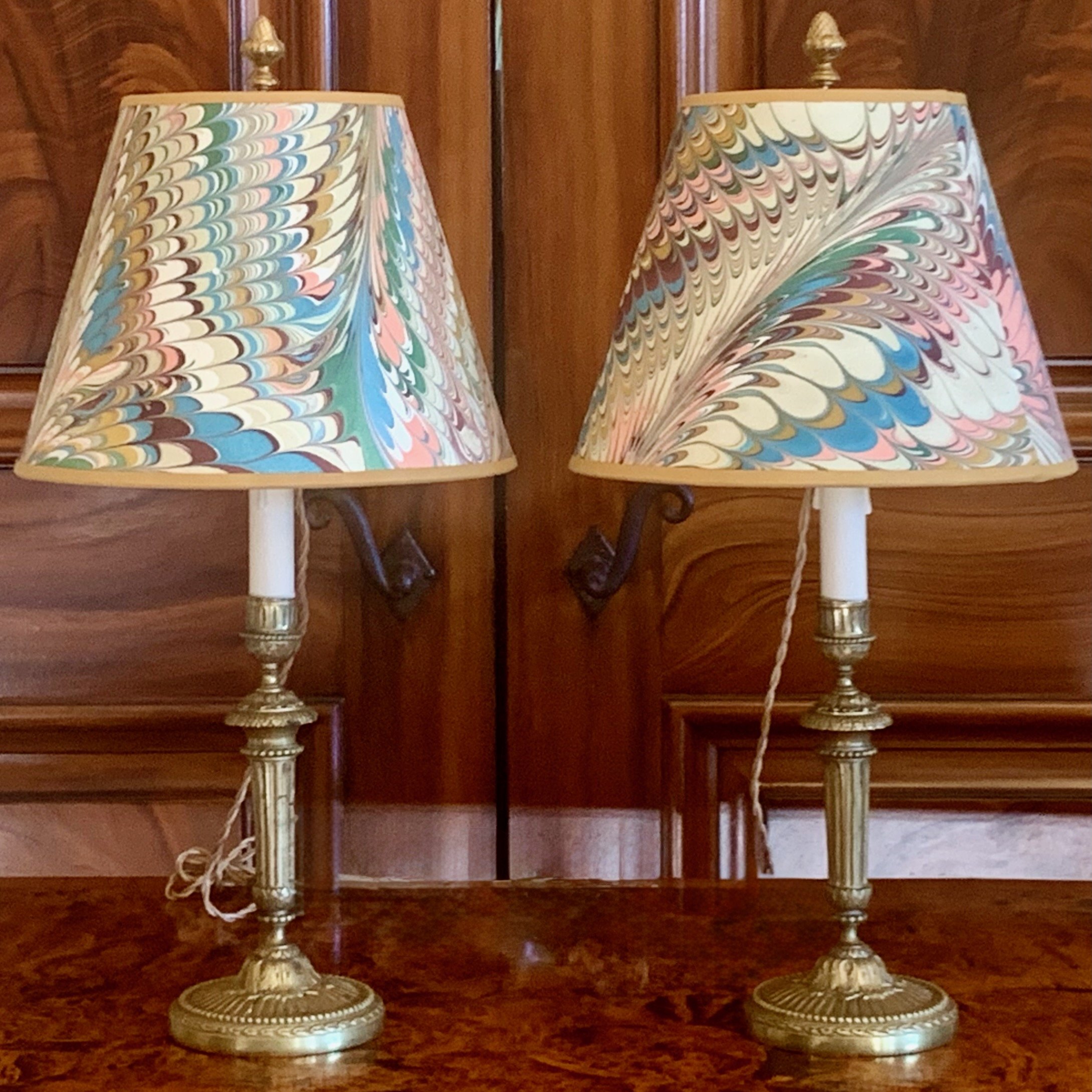 Pair-French-Louis-XVI-Period-Candlestick-Lamps-with-Marbleized-Shades (1)