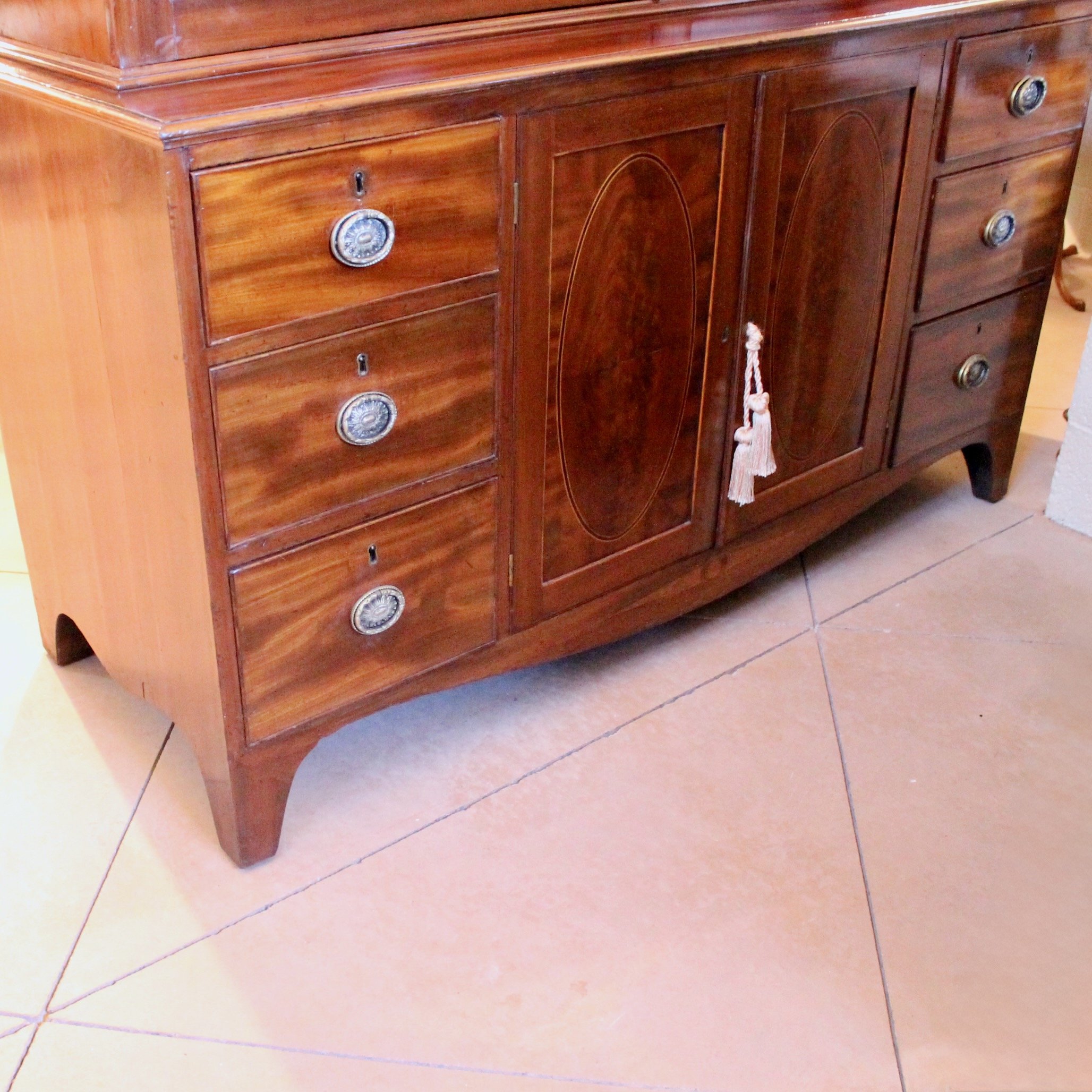 antique-Georgian-Figured-Mahogany-Glass-Front-Bookcase (8)