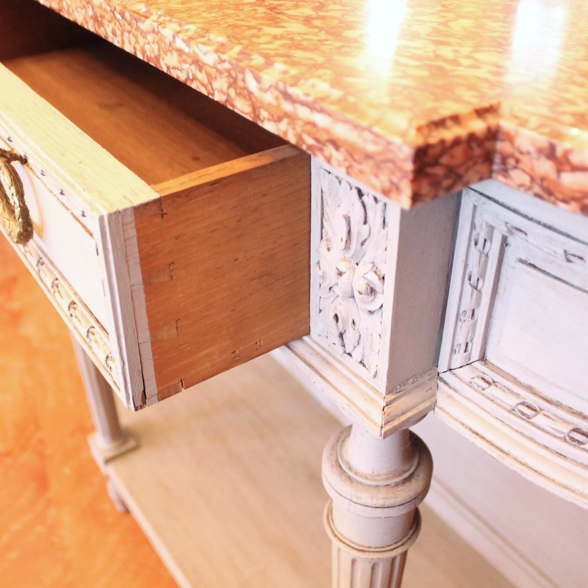 Grey-painted-Louis-XVI-Style-Console-Table-With-Marble-Top-detail