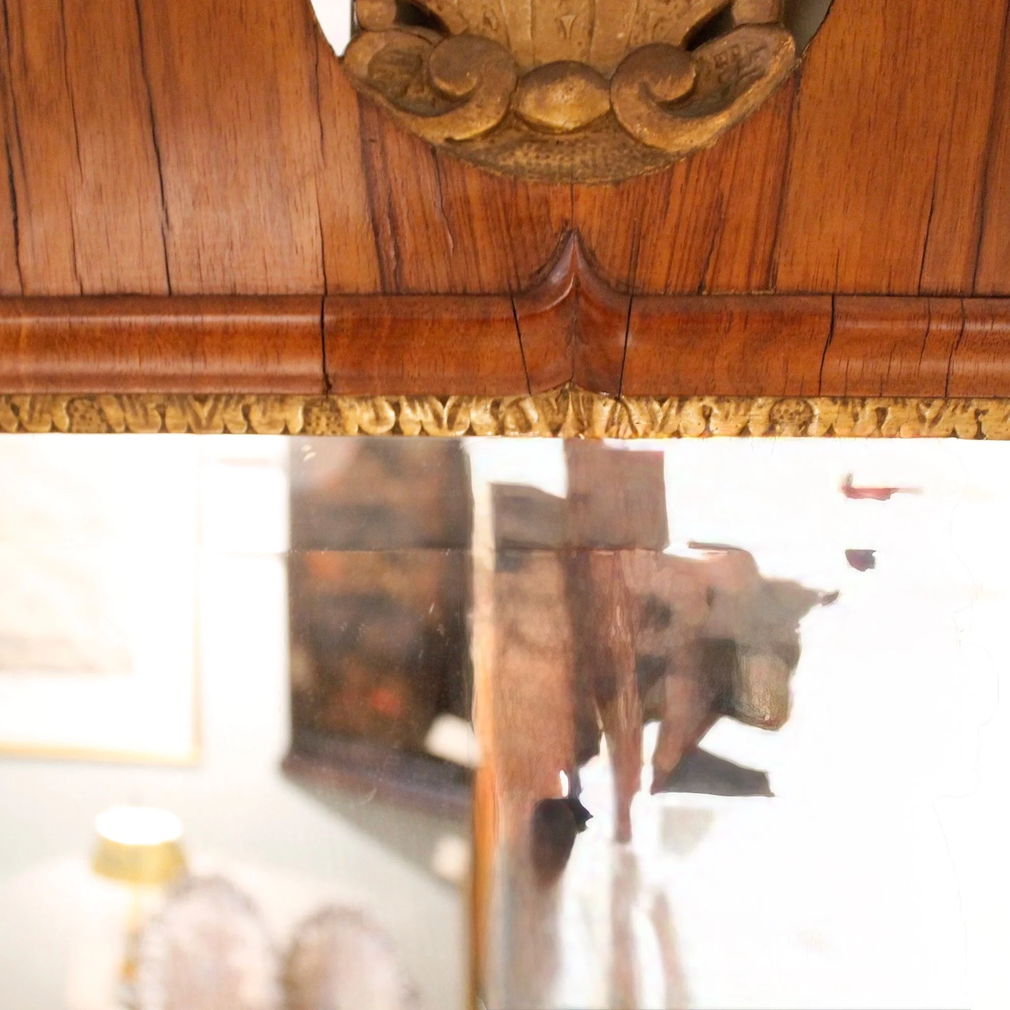George-II-Period-Walnut-And-Parcel-Gilt-Mirror-With-carved-And-Gilt-Shell-Crest (5)