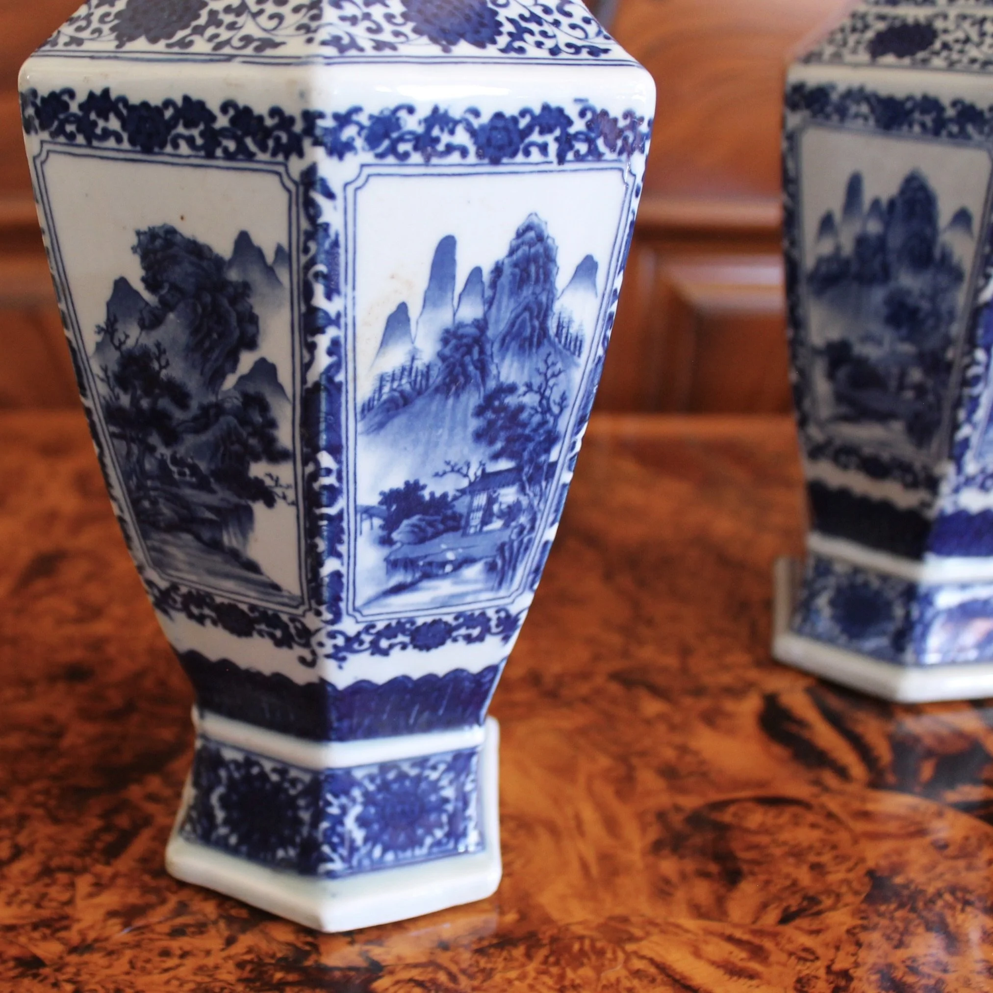 Chinese Antique Blue and White Export Porcelain Vases pair Nanking