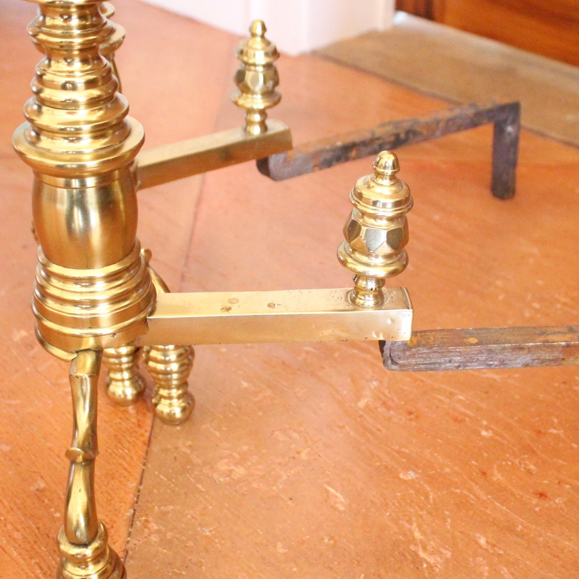 Pair-of-Antique-English-Turned-Brass-Andirons-“Beehive”-Feet (8)-detail