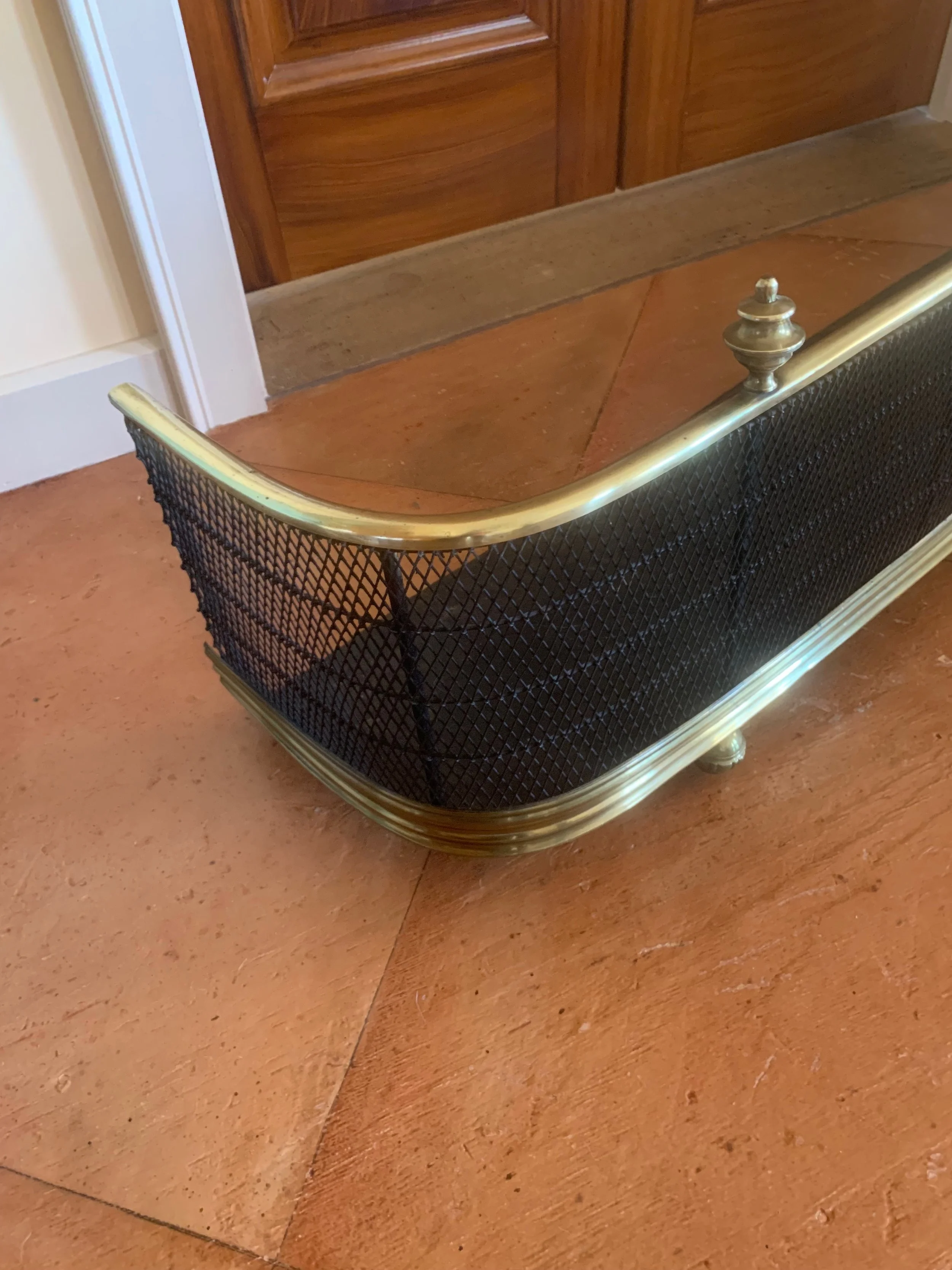 Antique-English-Brass-and-Wirework-Fender (5)