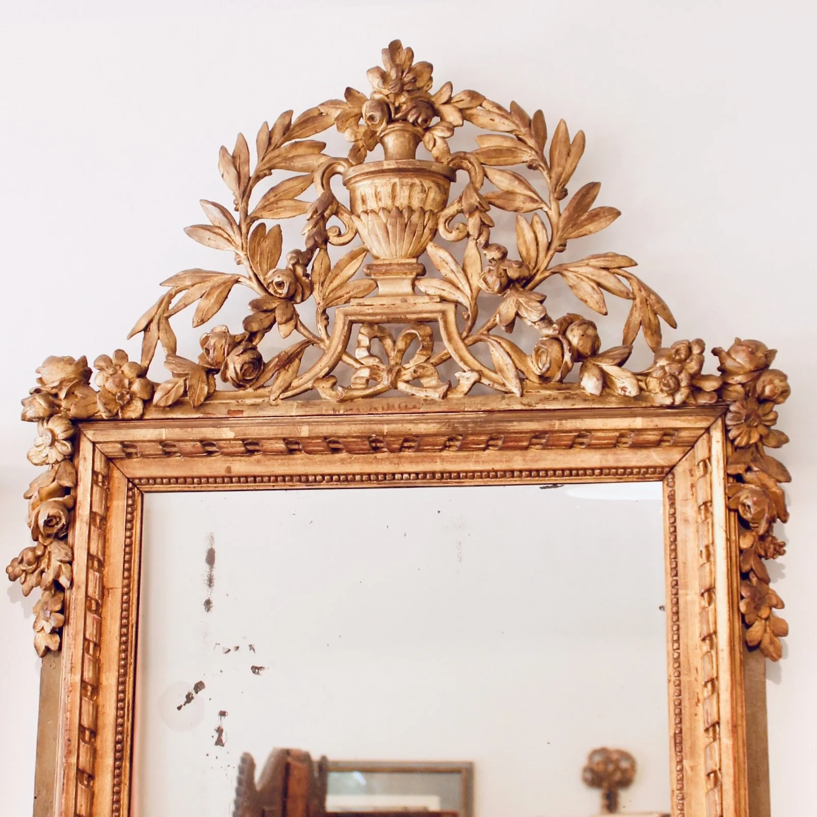 Louis-XVI-Neoclassical-Carved-Gilt-Wood-French-Mirror (6)-top