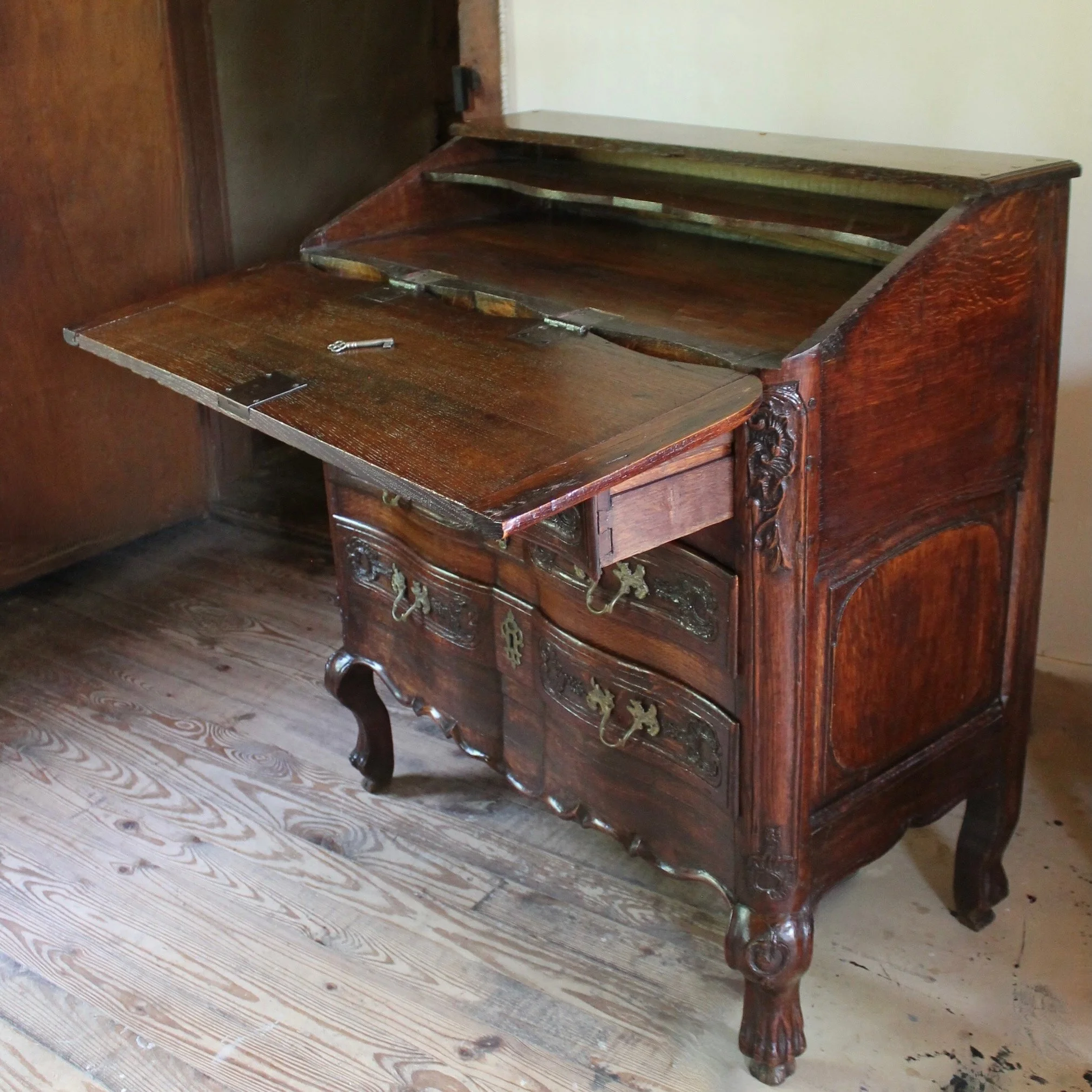 continental-rococo-carved-slant-front-desk-top-commode (9)