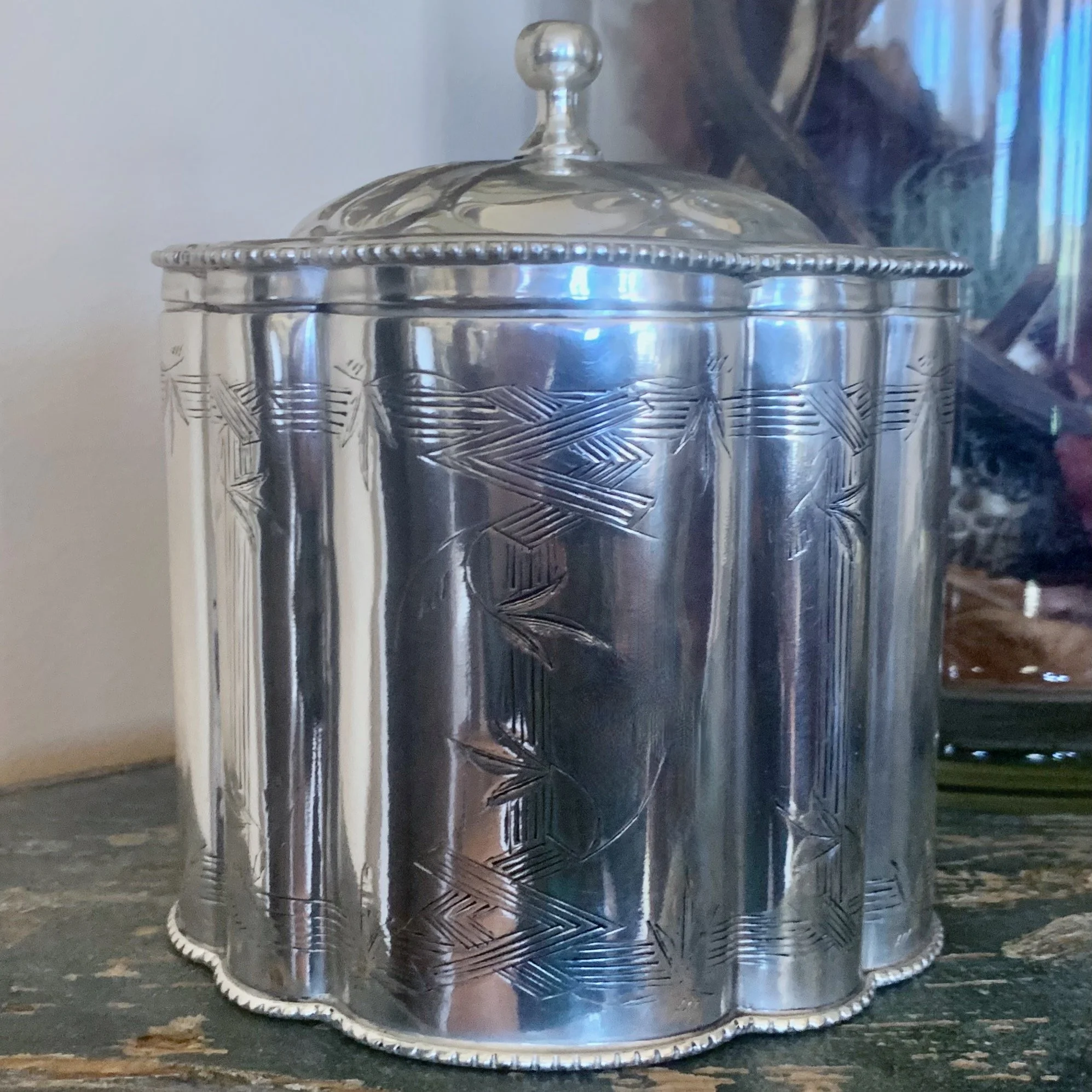 English-Silver-Plate-Biscuit-Box-With-Bamboo-Engraving (10)