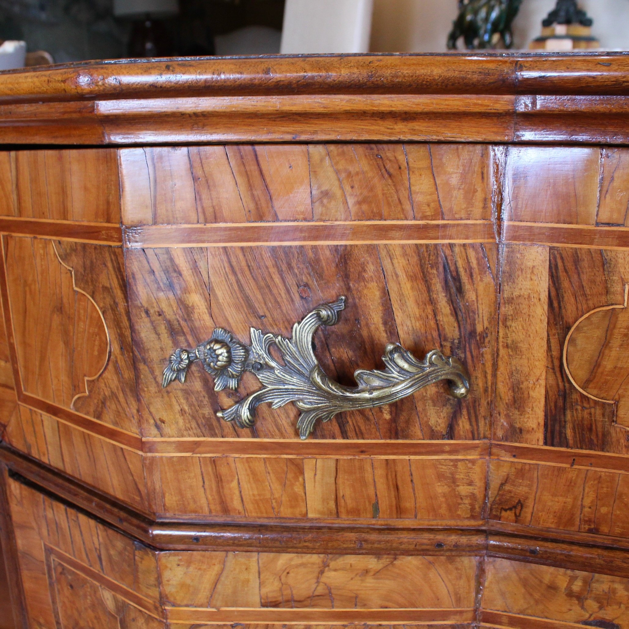 north-italian-baroque-marquetry-walnut-commode-sauteuse-18th-century (9)