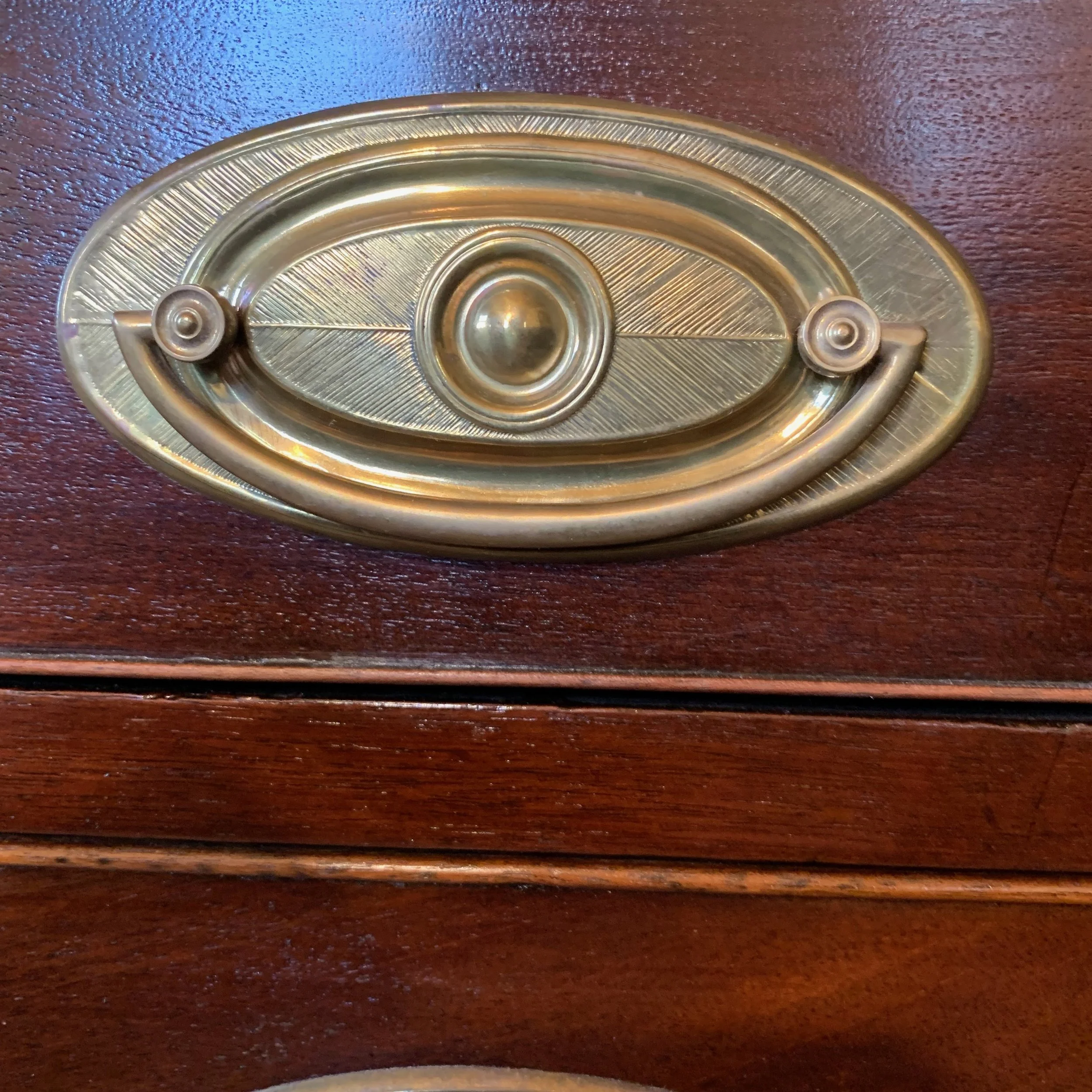 Unusually-Small-antique-Georgian-Mahogany-Chest-of-Drawers (9)-detail