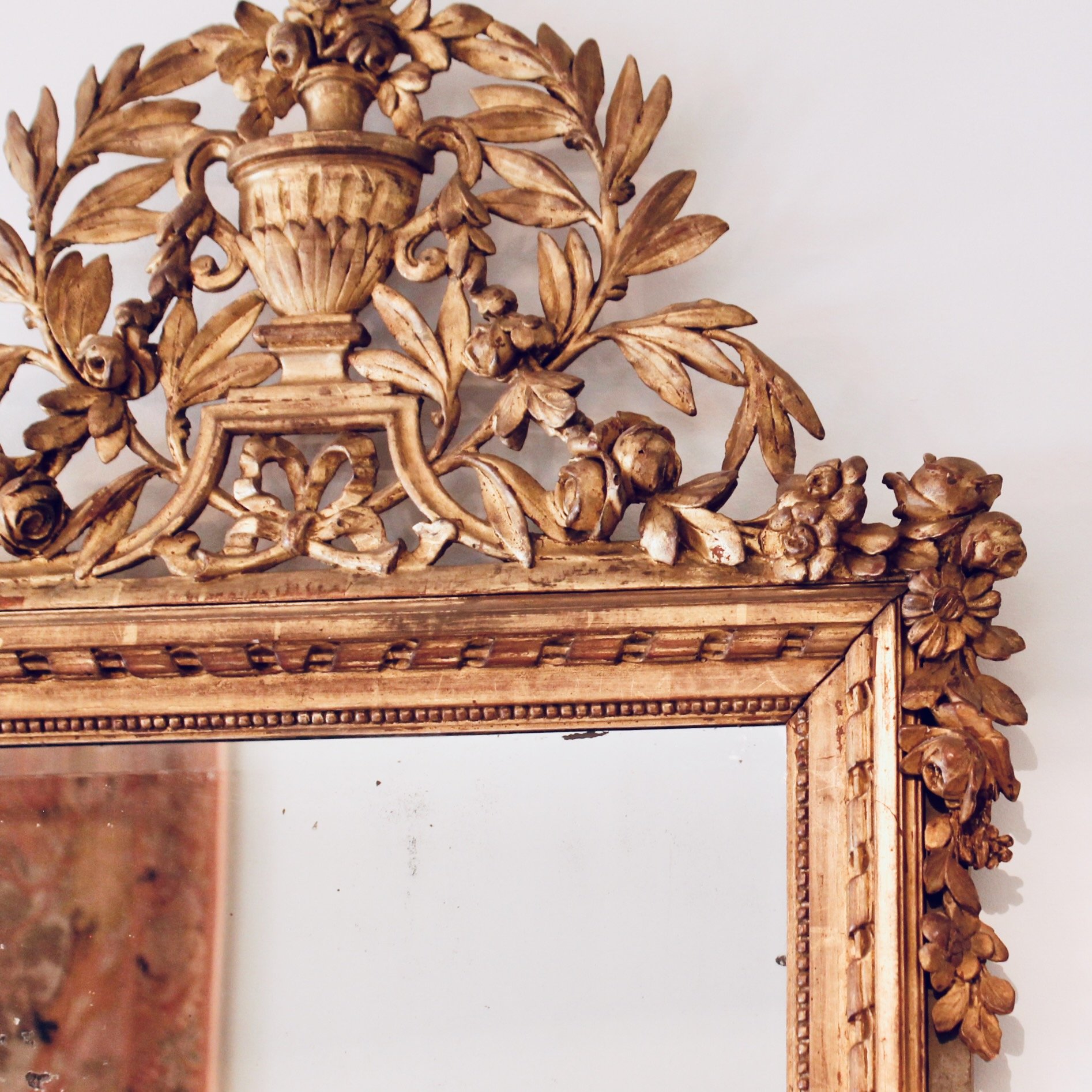 Louis-XVI-Neoclassical-Carved-Gilt-Wood-French-Mirror (8)-detail