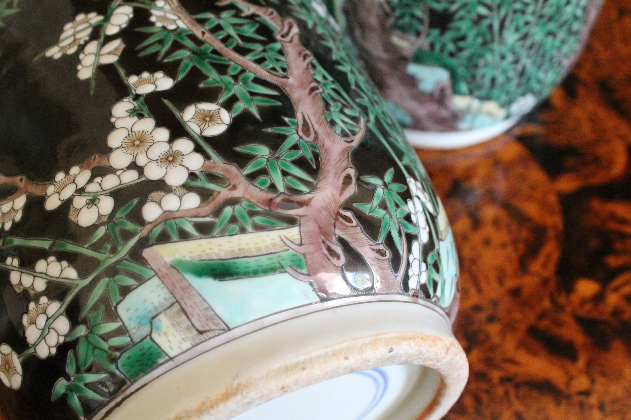 Chinese export Famille noir prunus vases
