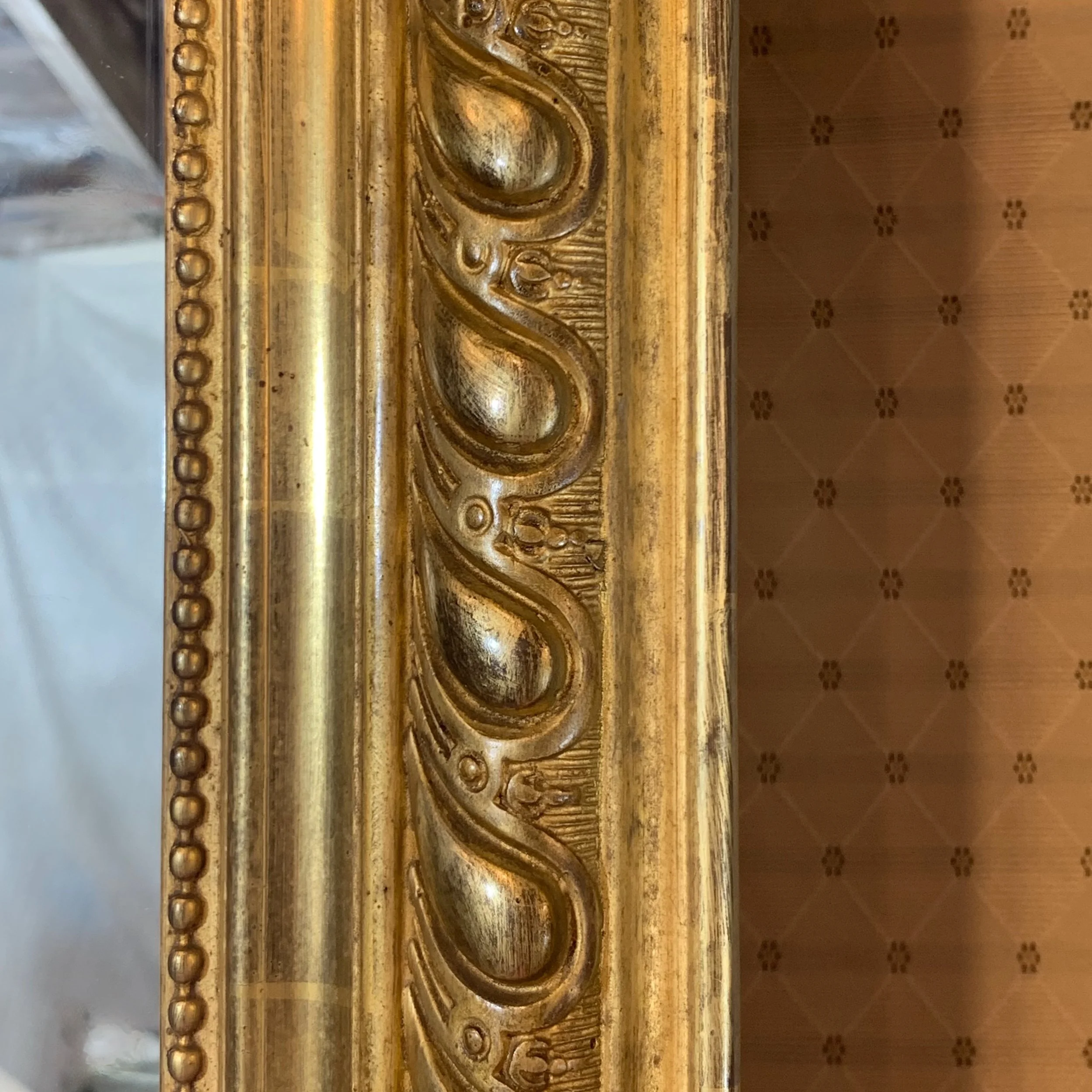 Louis-Phillipe-Giltwood-Camel-Back-Rococo-Crested-Pier-Mirror (15)-detail