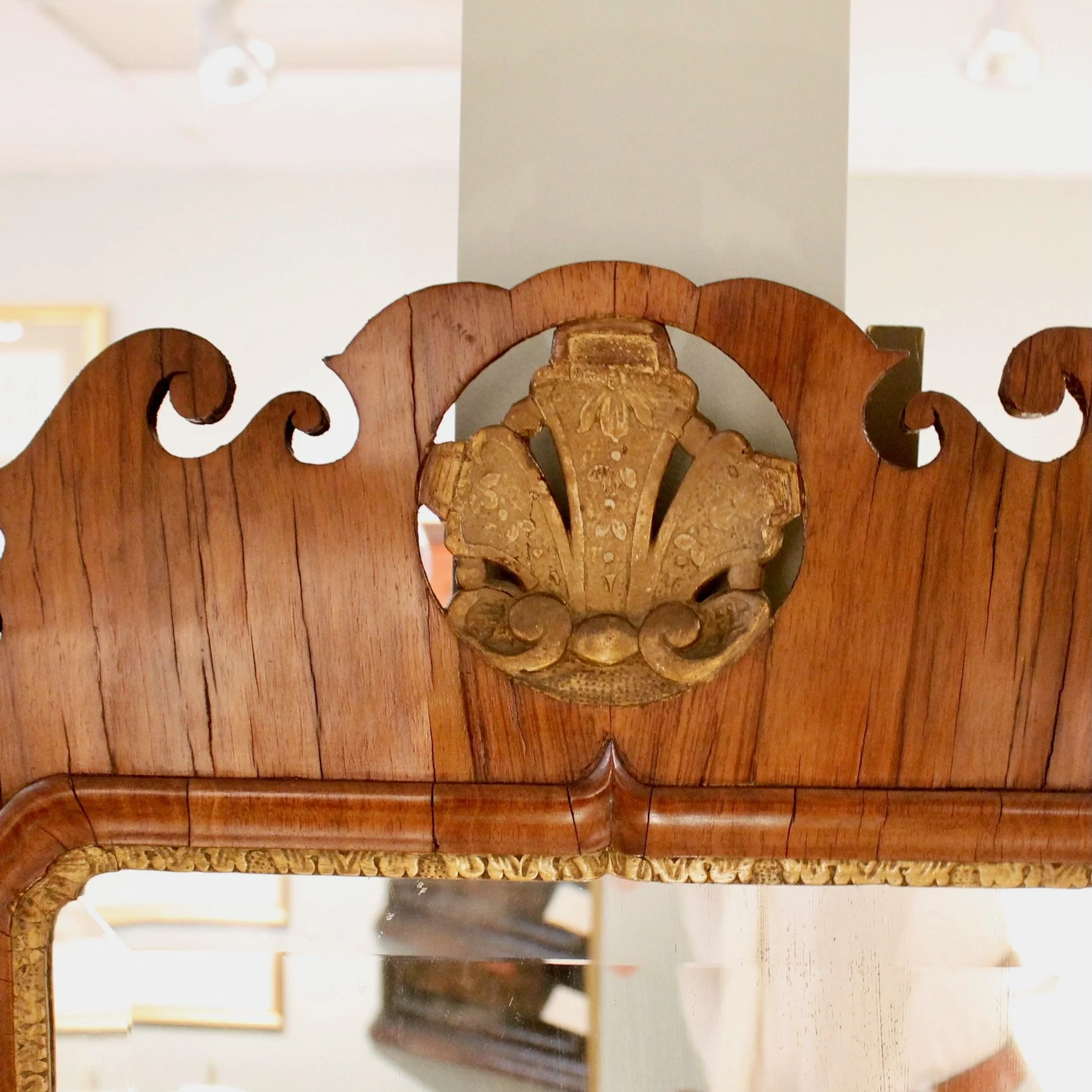 George-II-Period-Walnut-And-Parcel-Gilt-Mirror-With-carved-And-Gilt-Shell-Crest (4)