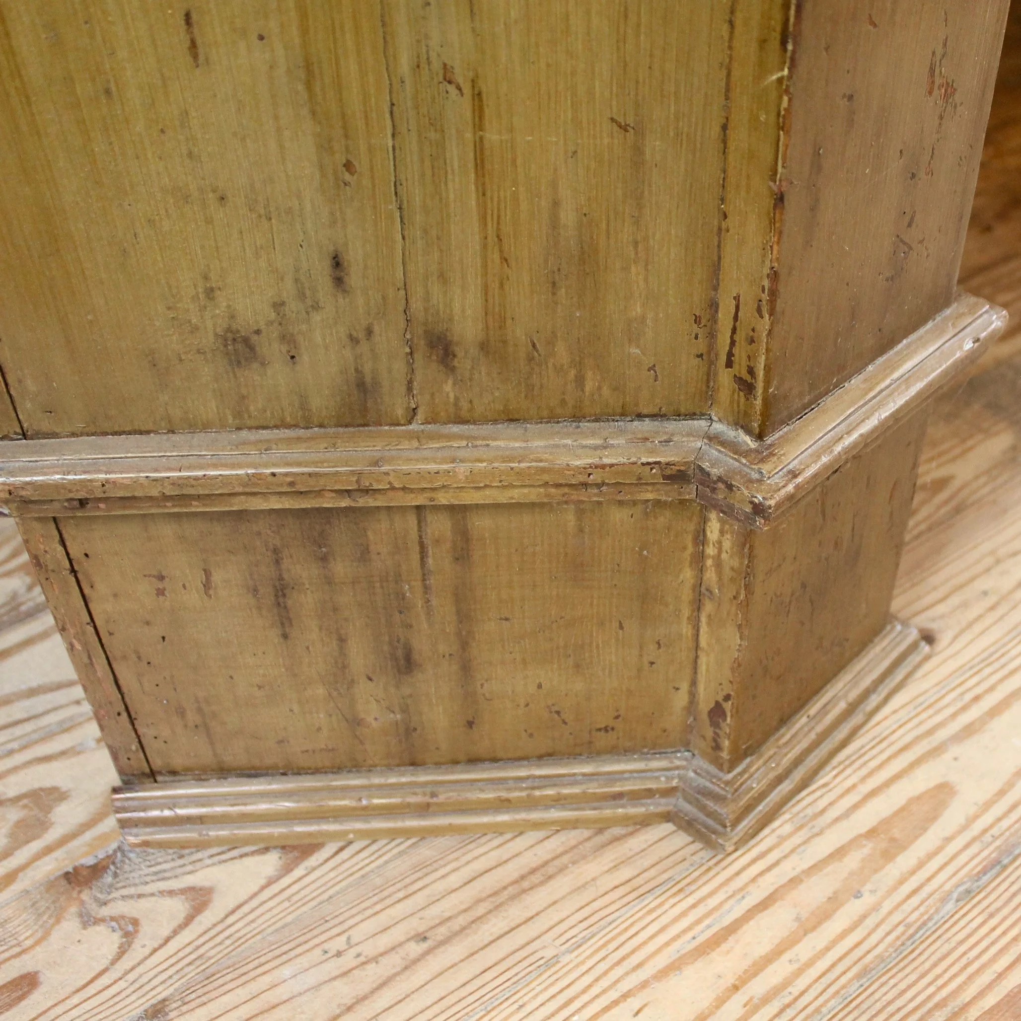 antique-swedish-painted-cupboard-19th-century (8)