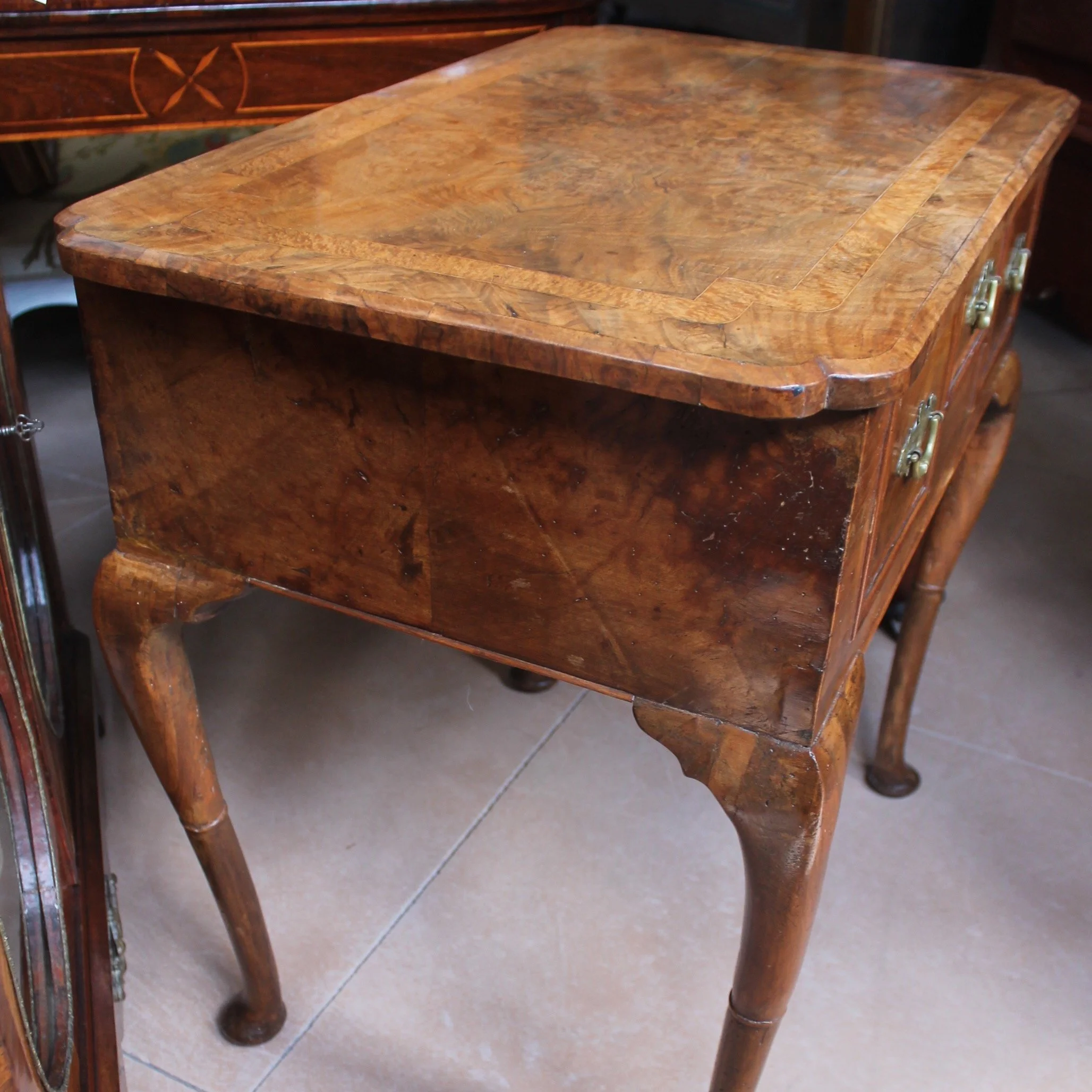 Queen-Anne-Period-burl-Walnut-Lowboy-table-side