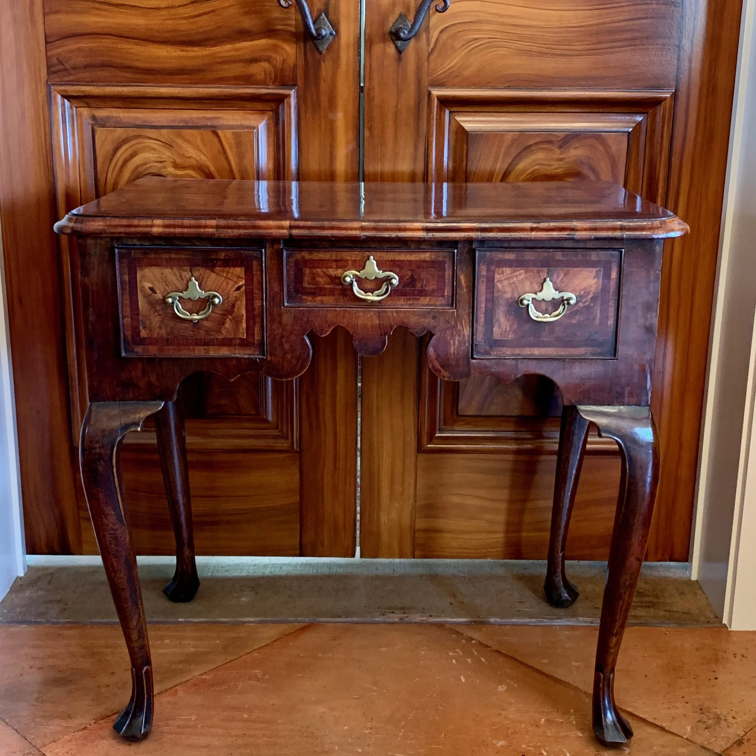 Early-George-Georgian-II-Period-Inlaid-Walnut-Lowboy-Side-Table (2)