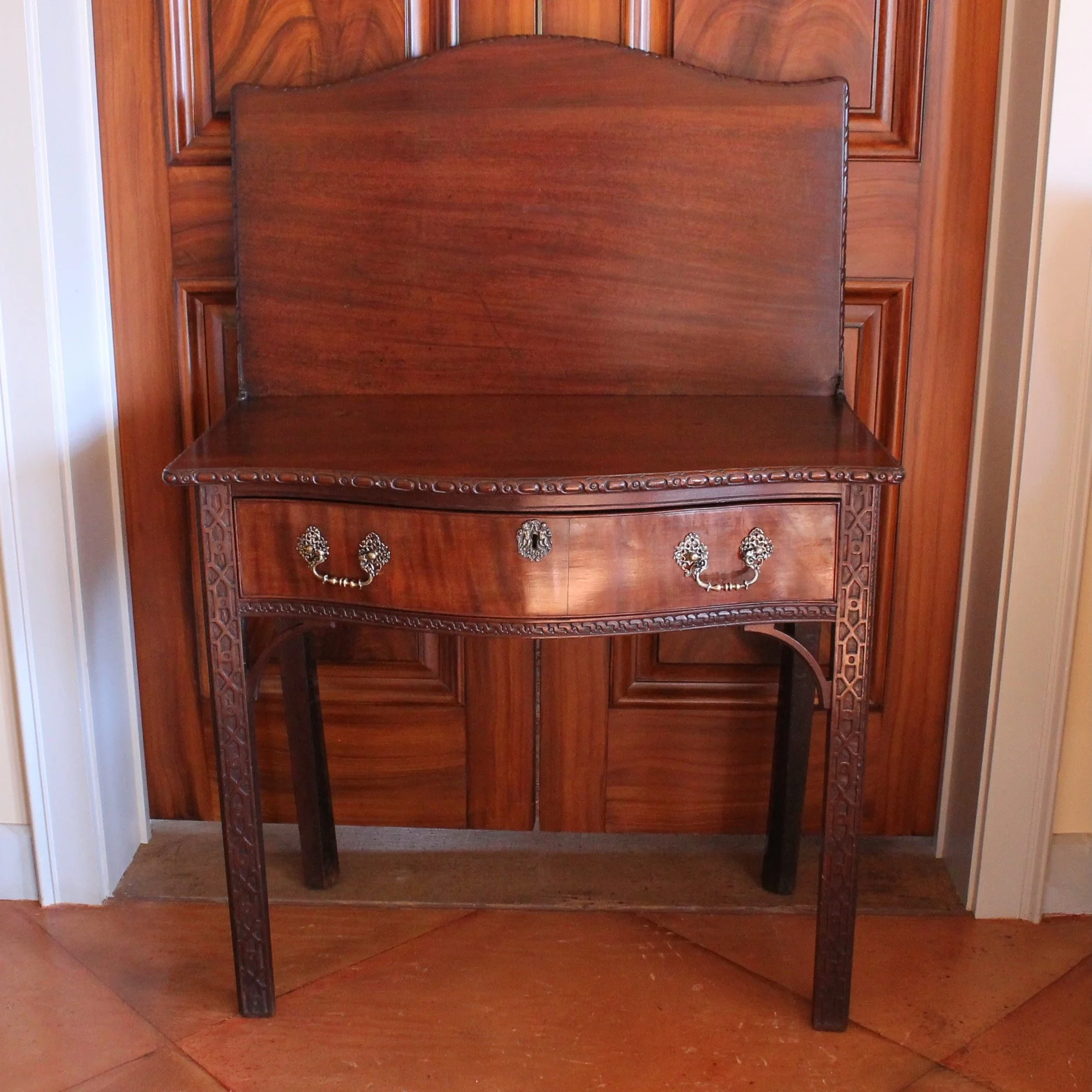 George-III-Georgian-Serpentine-Table-With-Chinese-Chippendale-Fret-Legs-18th-Century-open-top