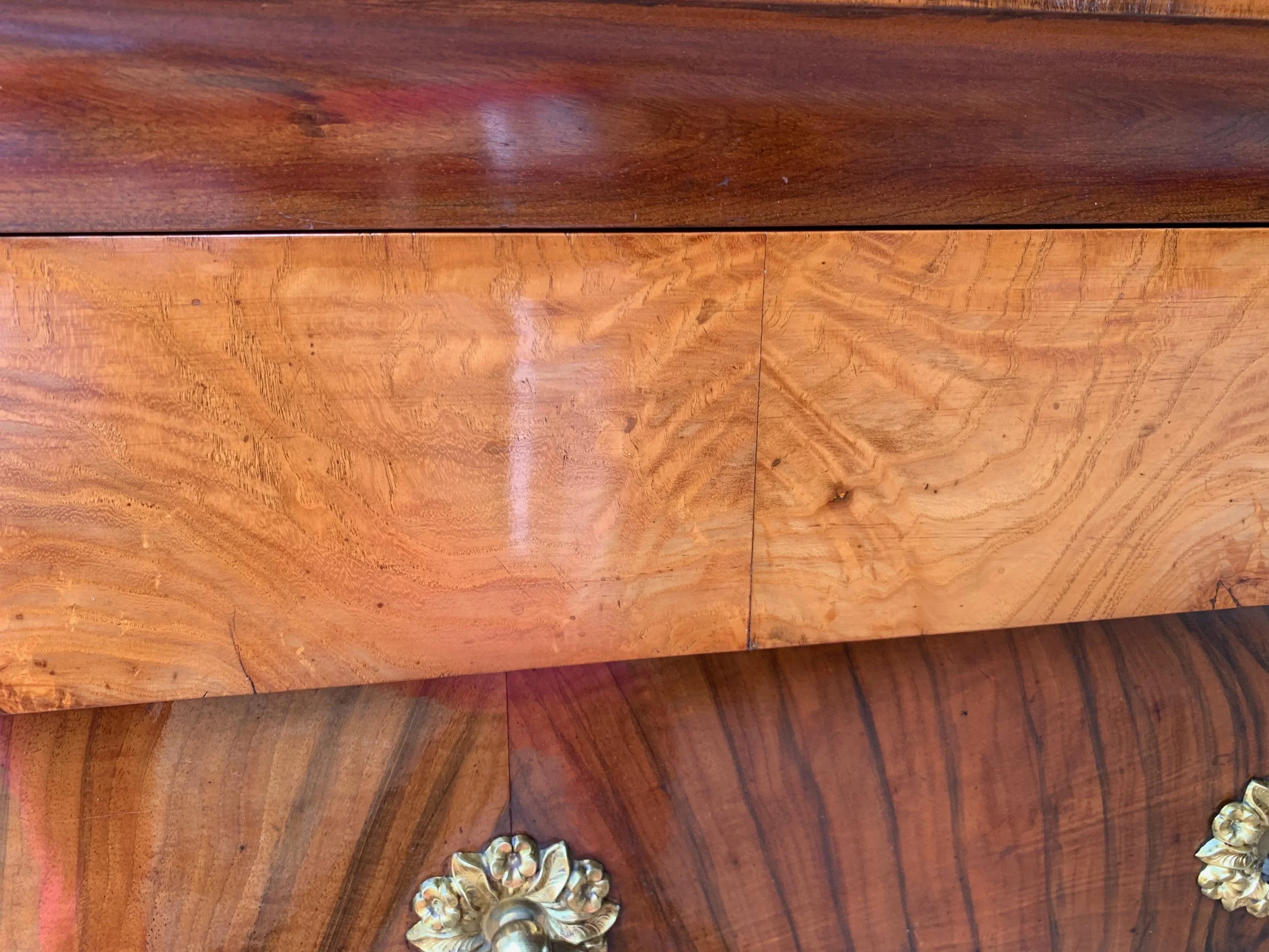 antique-Italian-Neoclassical-Commode-with-Fancy-Brass-hardware (5))-detail